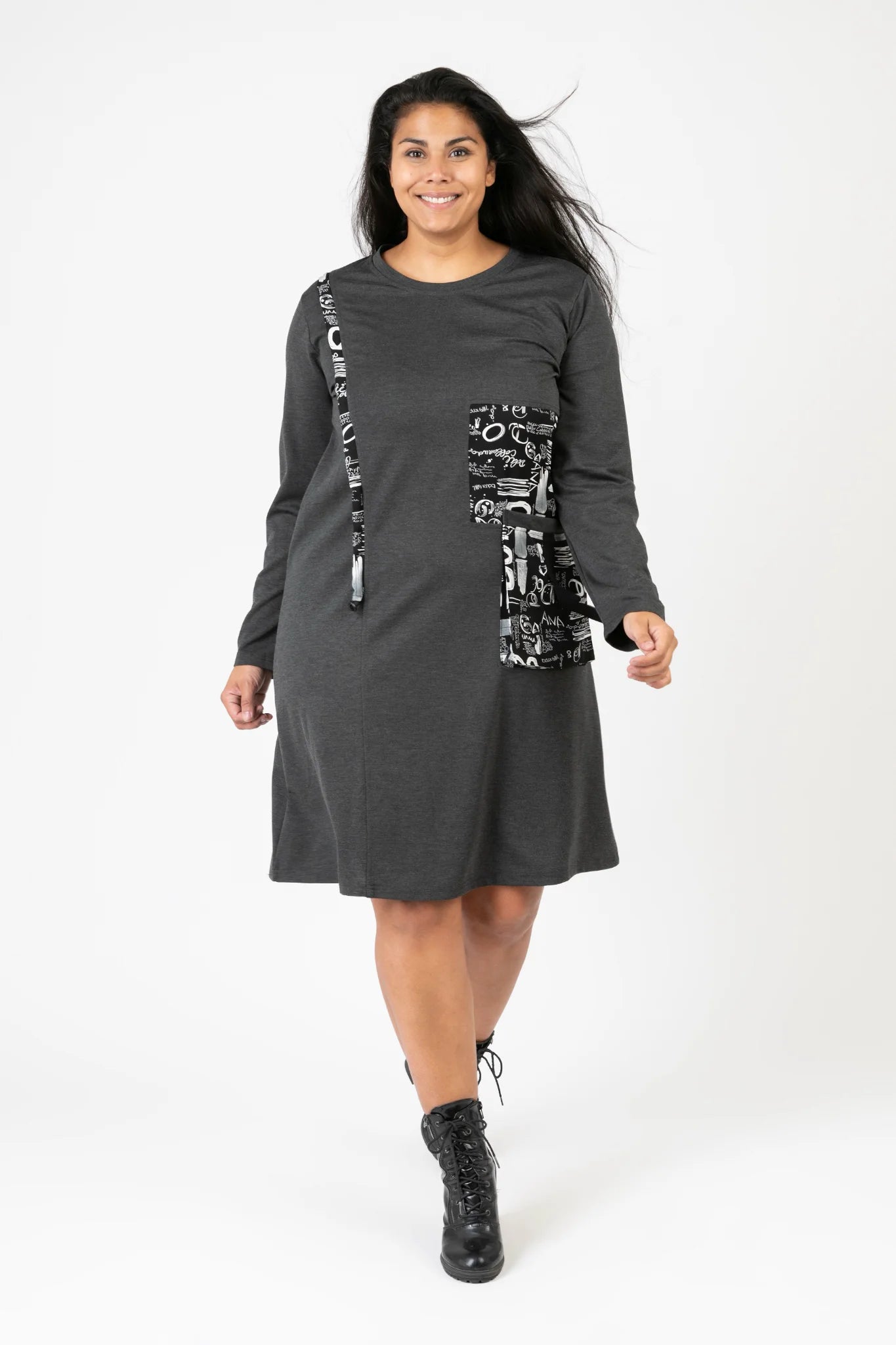 Kleid von Pomme Rouge aus Viskose in gerader Form, C6638, Grau-Schwarz-Weiß, Ausgefallen