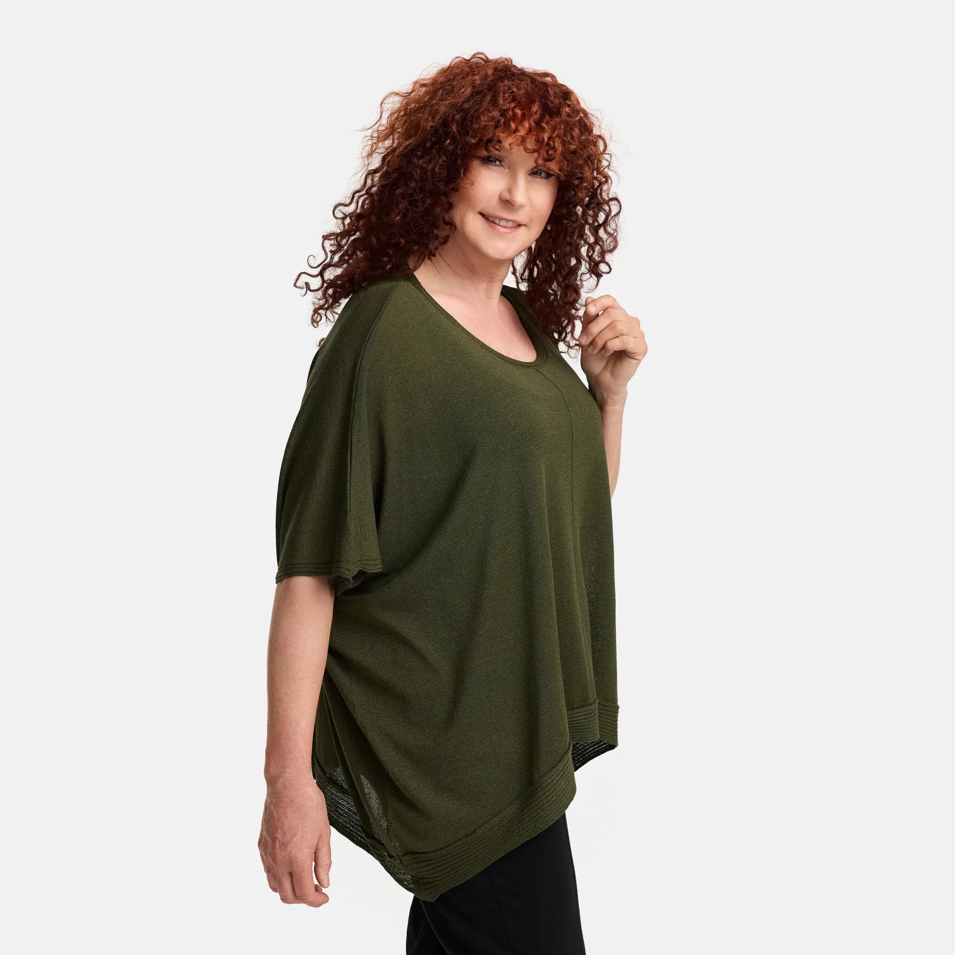 Amandine Pullover in kastiger Form, aus Viskose, A2803, Olive, Schick, Modern, Bequem