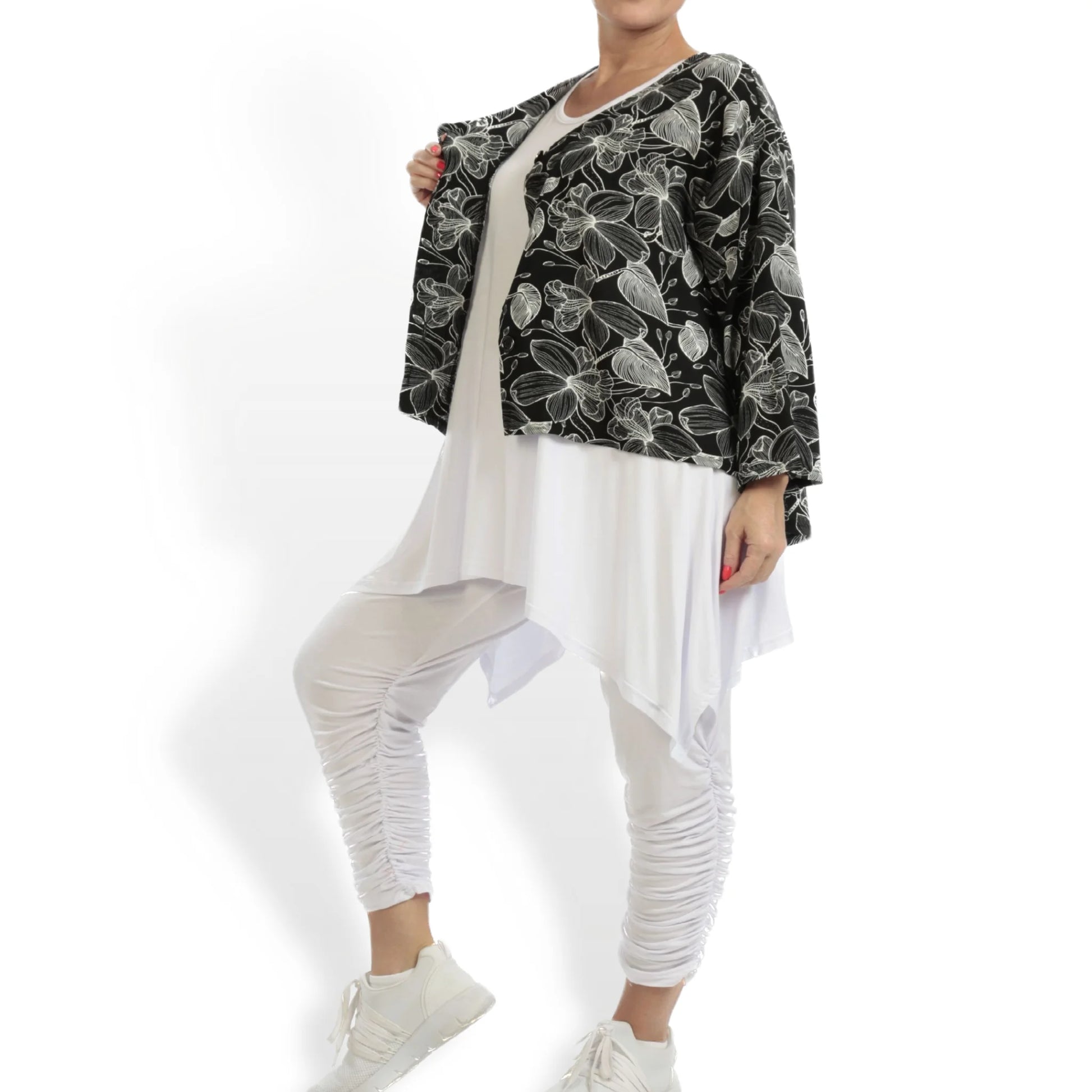 AKH Fashion Jacke in gerundeter Form, aus Viskose, 1113.00130, Schwarz-Weiß, Blumen