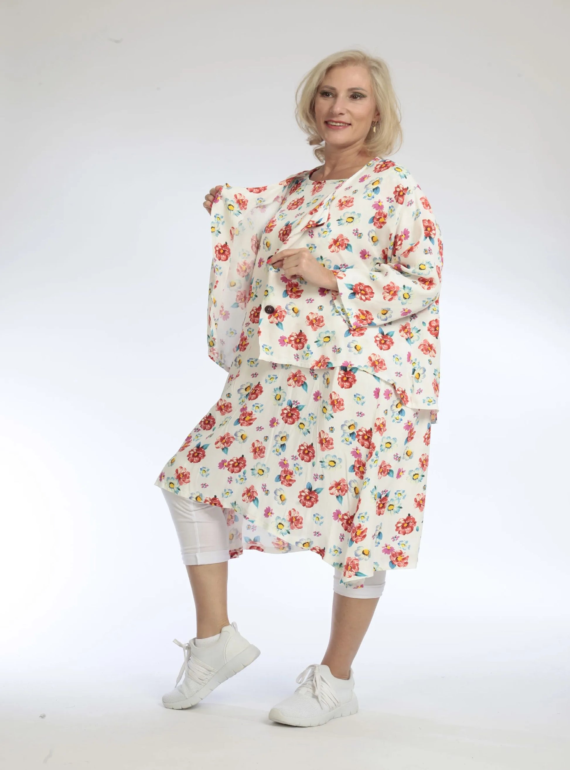 AKH Fashion Jacke in Vokuhila-Form, aus Viskose, 1103.00130, Rot, Blumen, Schick, Modern
