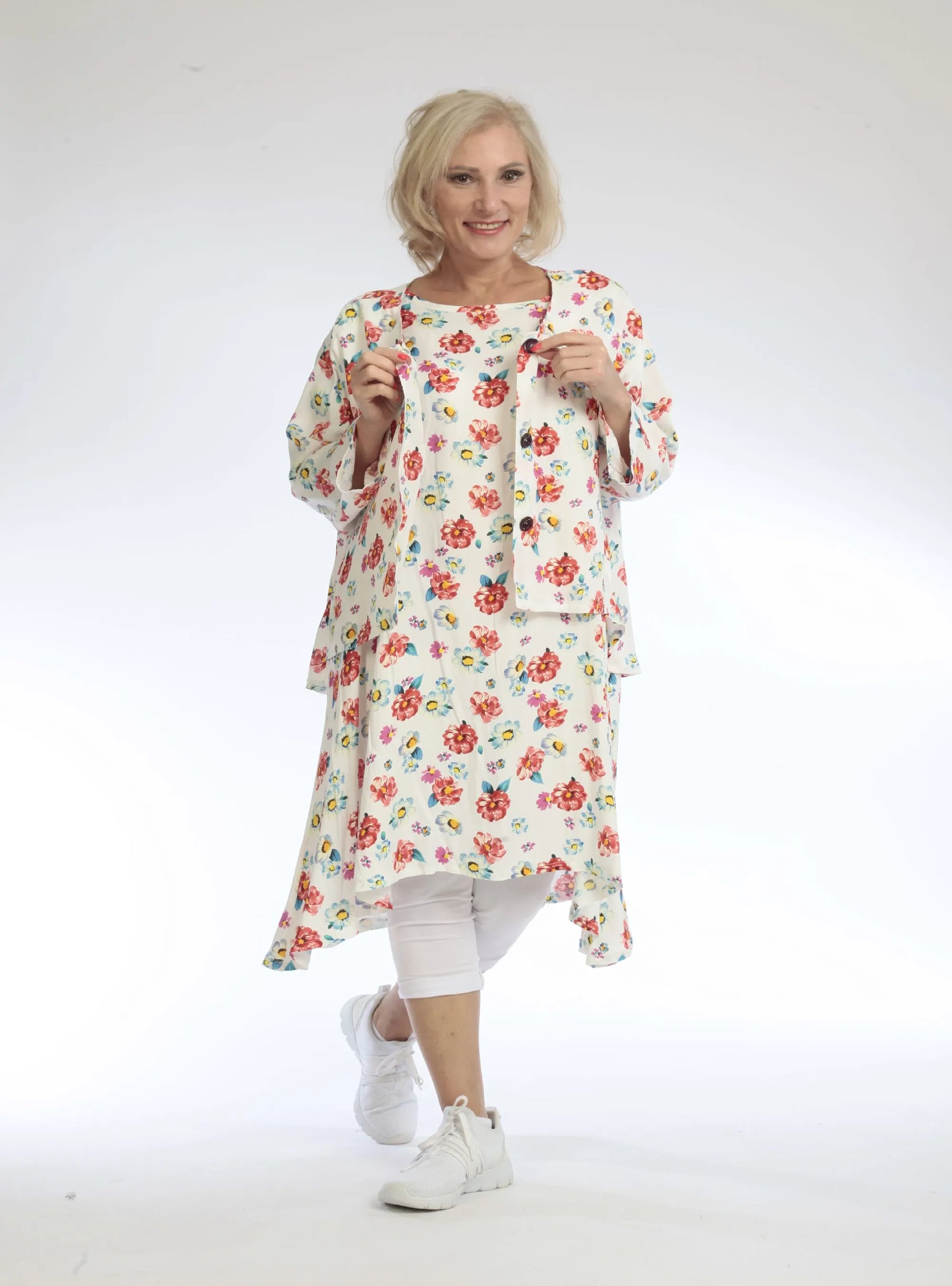 AKH Fashion Jacke in Vokuhila-Form, aus Viskose, 1103.00130, Rot, Blumen, Schick, Modern