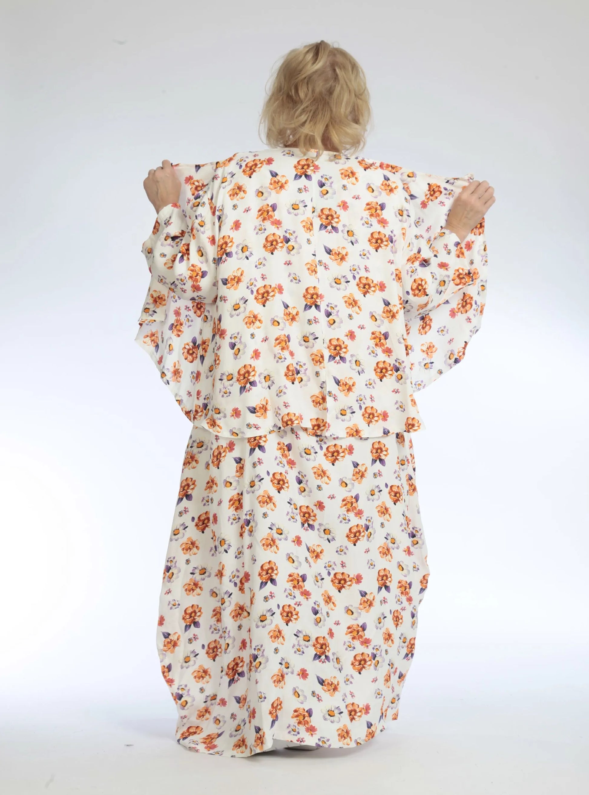 AKH Fashion Jacke in Vokuhila-Form, aus Viskose, 1103.00130, Orange, Blumen, Schick
