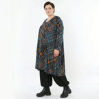 Kariertes Multicolor Feinstrickshirt in A-Form mit Rundhals und Langarm weich fallend
