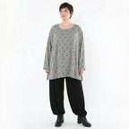 Feinstrickshirt in Hellgrauschwarzweiß mit Vichystreifen A-Form und Rundhals weich Langarm