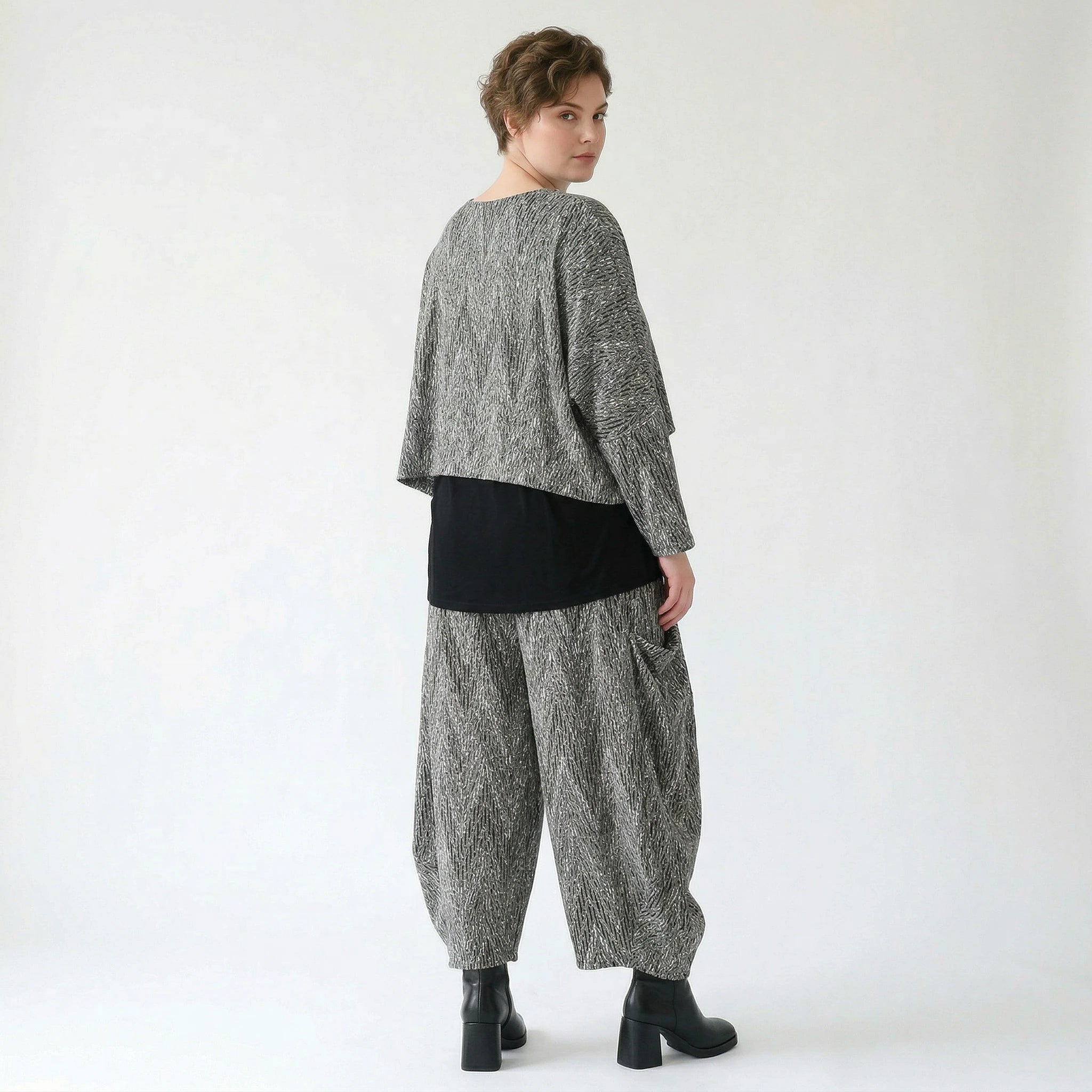 AKH Fashion Überwurf in kastiger Form, aus Materialmix, 1526.07011, Grau/Schwarz/Weiß