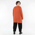 Rostfarbenes Jersey Langarmshirt aus Viskose mit Rundhalsausschnitt und Seitenschlitzen