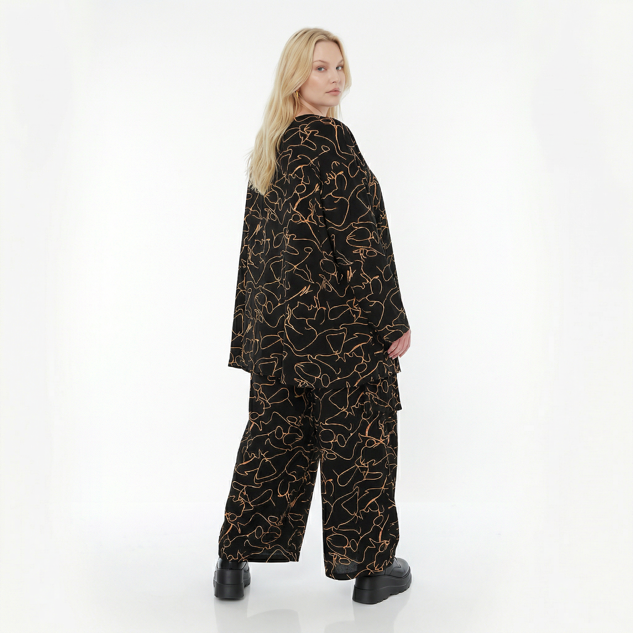  A-Form Bigshirt von AKH Fashion aus Viskose, 1545.00593, Schwarz/Orange, Kringel, Schick
