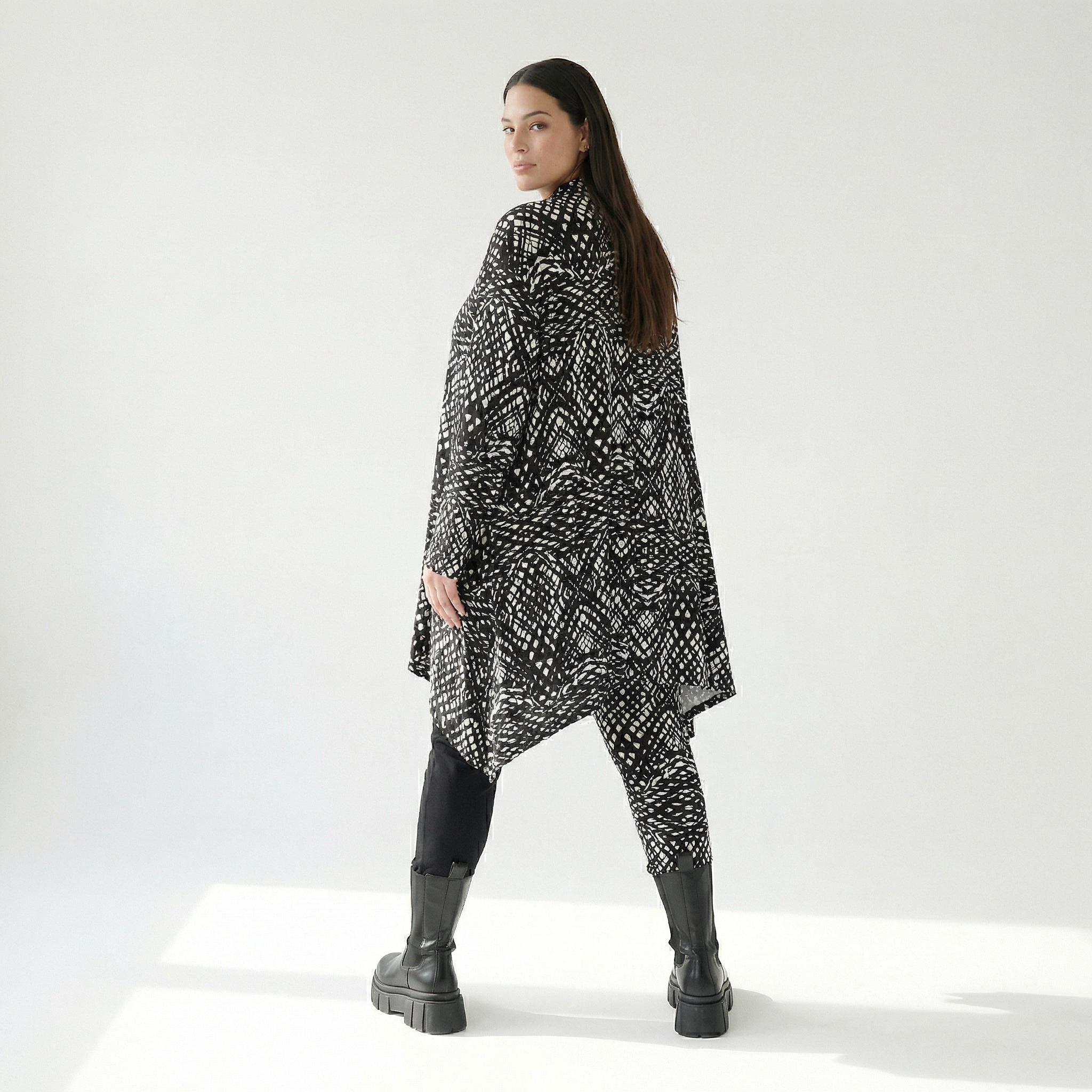  A-Form Bigshirt von AKH Fashion aus Viskose, 1560.03371, Schwarz/Weiß, Abstrakt, Ausgefallen