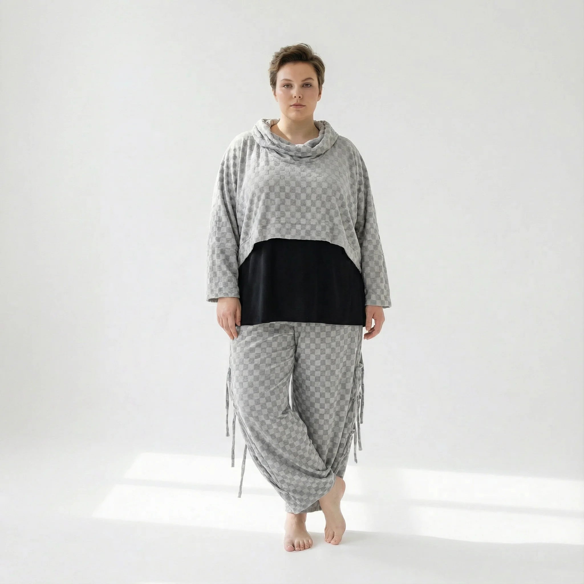  AKH Fashion Überwurf in kastiger Form, aus Viskose, 1540.7011R, Grau, Kariert, Schick