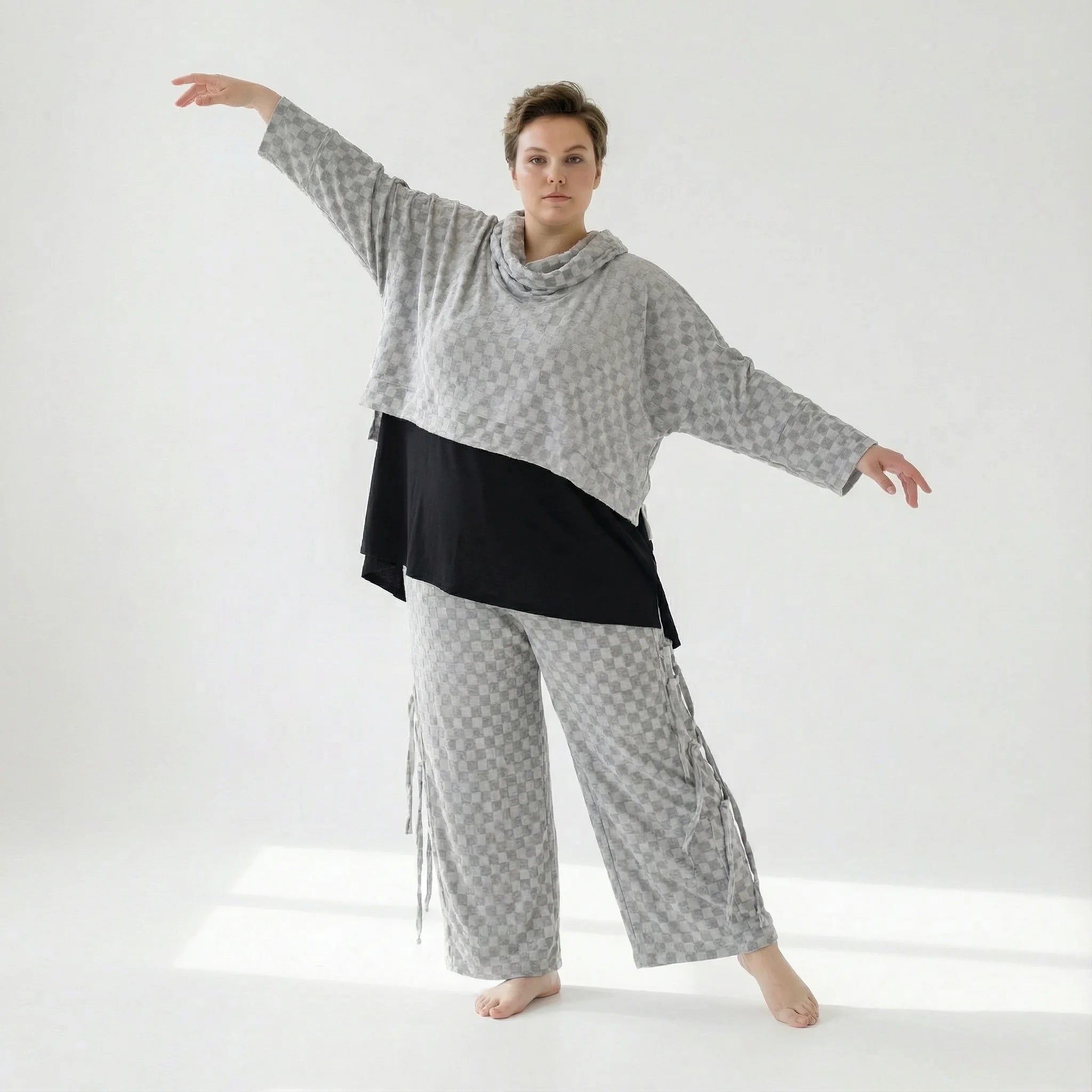  AKH Fashion Überwurf in kastiger Form, aus Viskose, 1540.7011R, Grau, Kariert, Schick