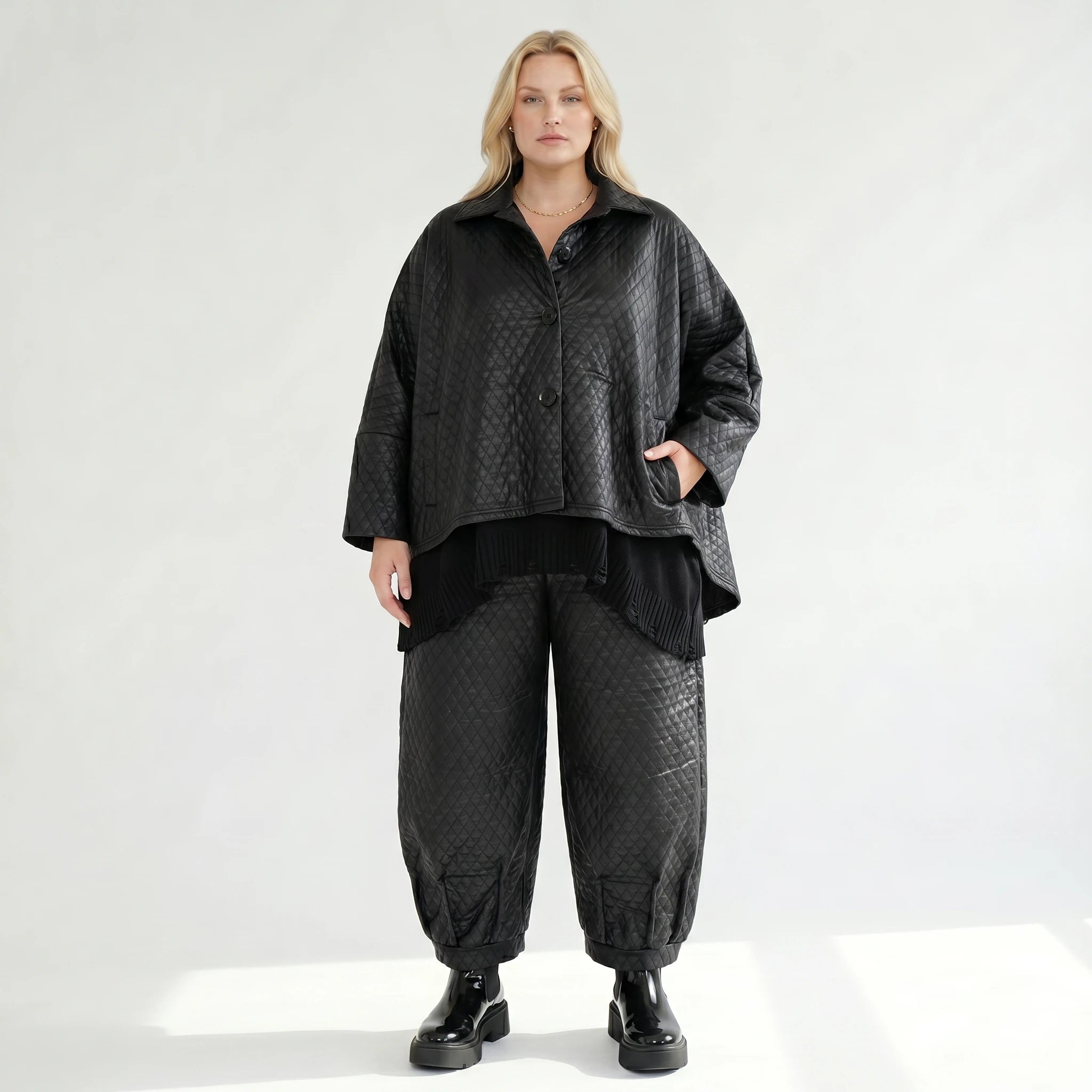 AKH Premium Jacke in gerundeter Form, aus Viskose, P1021.7162, Schwarz, Raute, Schick