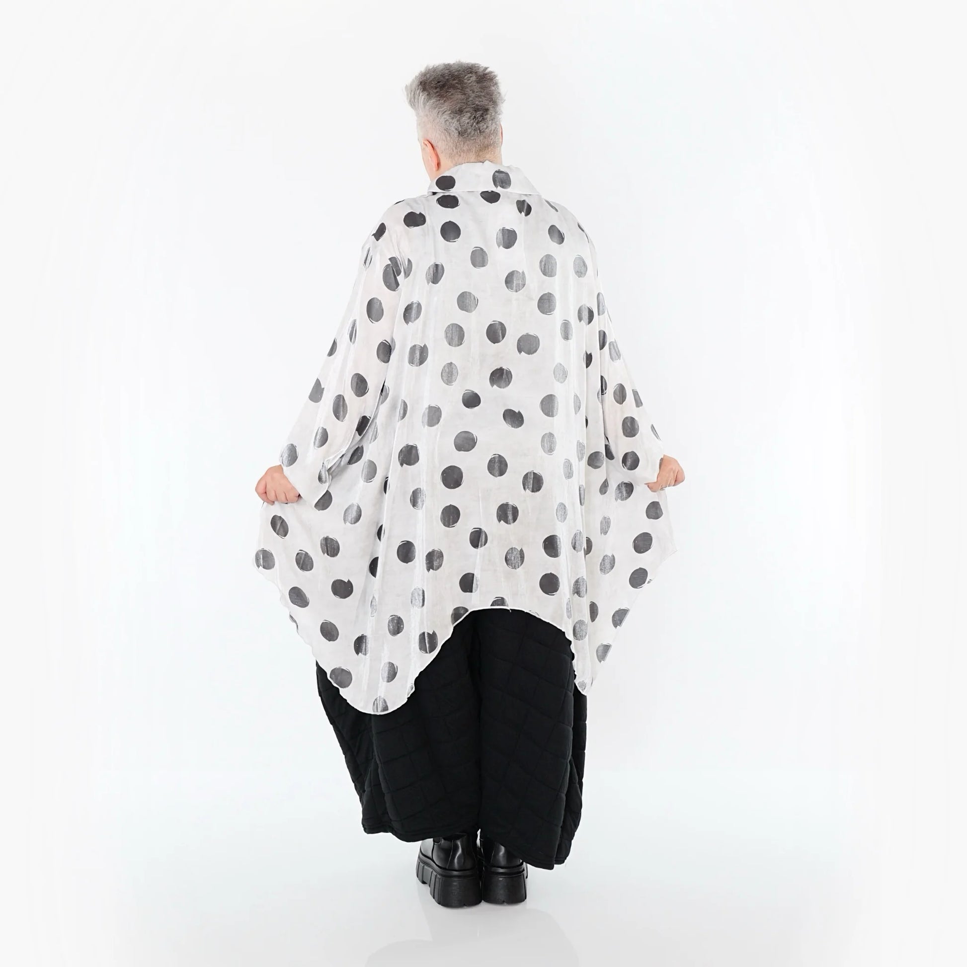  Zipfel Bluse von AKH Premium aus Viskose, P1026.7150, Weiß/Grau, Punkte, Ausgefallen