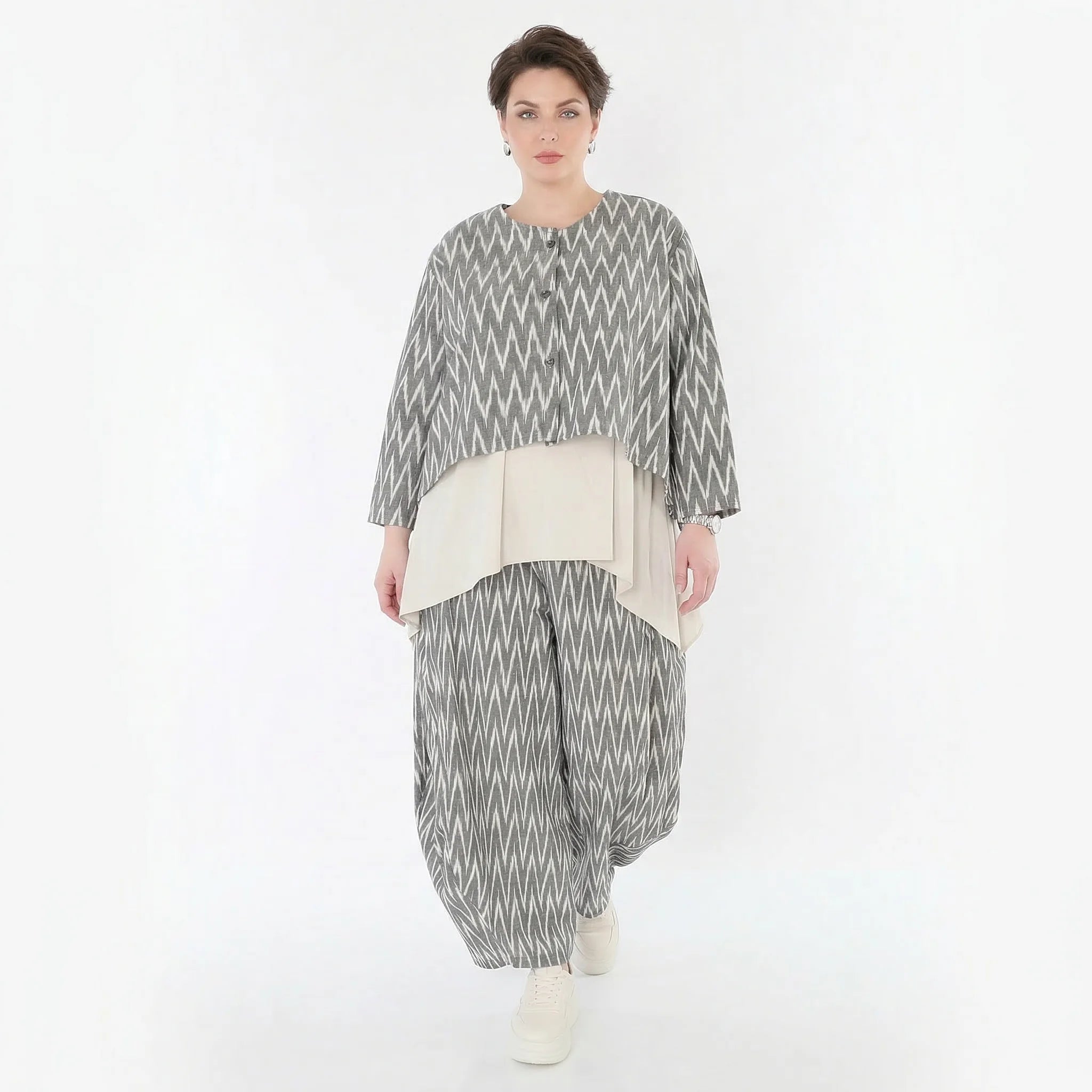 Lagenlook Jacke aus leichter Leinen Baumwolle mit ausgefallenem Zickzack Muster, Grau/Ecru