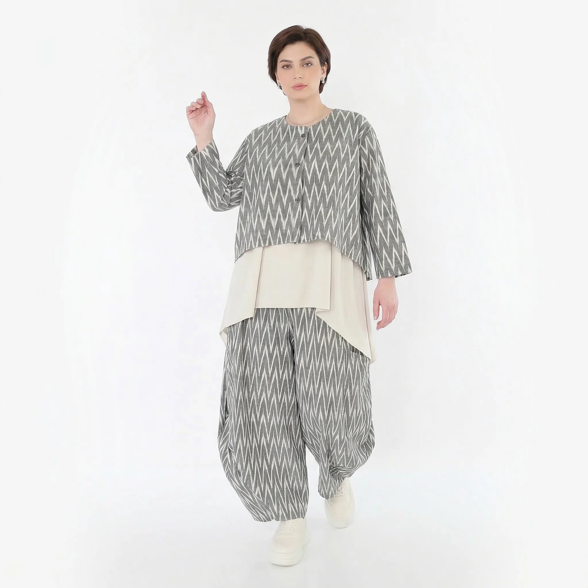 Luftige Ballon Hose im besonderen Lagenlook aus Leinen Baumwolle mit ZickZack Muster, Grau/Ecru