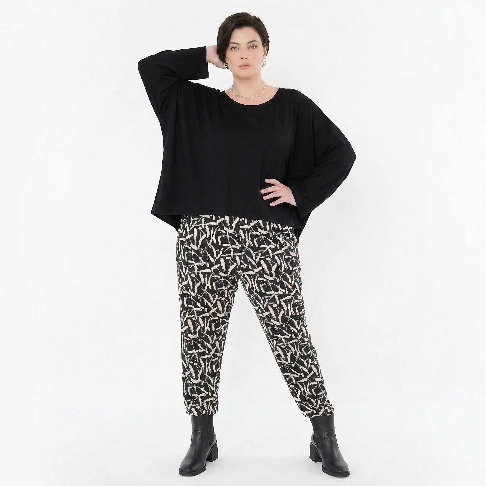 Oversize-Lagenlook Shirt aus feinem, stretchigem Jersey mit legerem Schnitt und Rundhals, Schwarz
