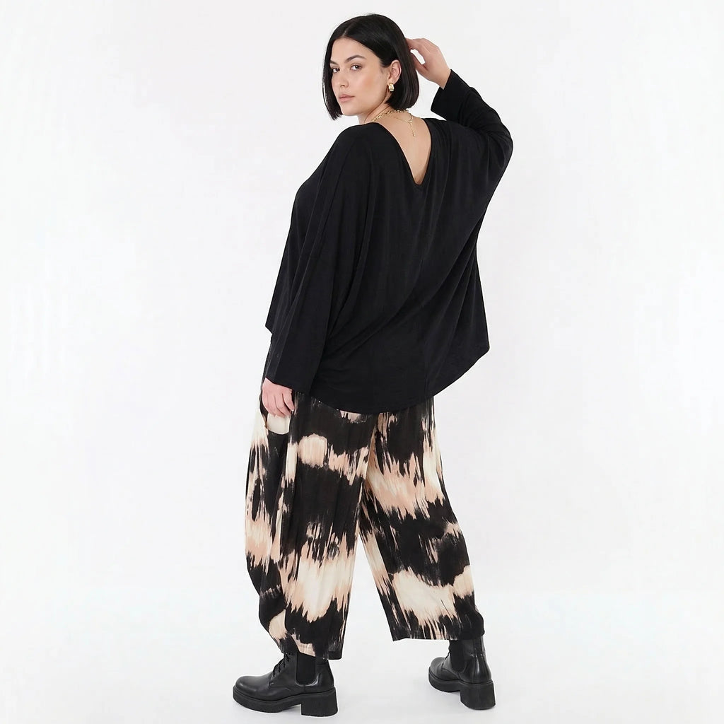 Ausgefallene Ballon Hose mit luftig leichtem Lagenlook und entspannter Passform, Batik, Schwarz/Beige