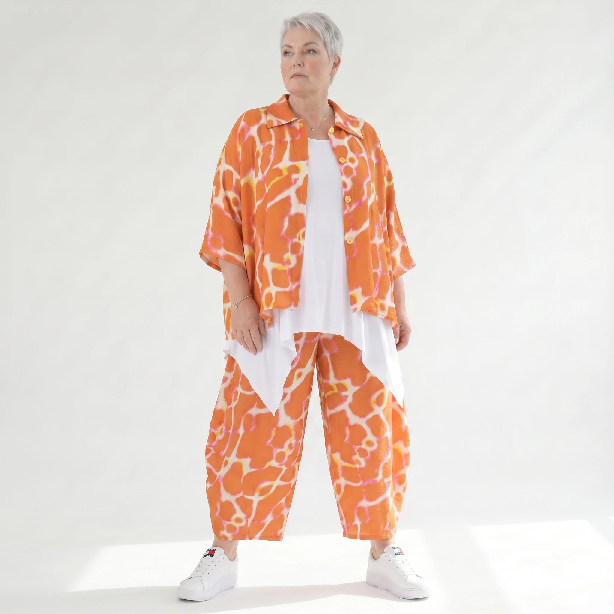 Stilvolle Lagenlook Bluse aus weich fließender Popeline mit schimmernder Oberfläche und Batikmuster, Orange/Weiß
