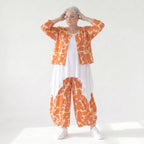 Ausgefallene Ballon Hose im legeren Lagenlook mit luftig leichter Popeline und Batik Muster, Orange/Weiß