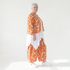 Ausgefallene Ballon Hose im legeren Lagenlook mit luftig leichter Popeline und Batik Muster, Orange/Weiß