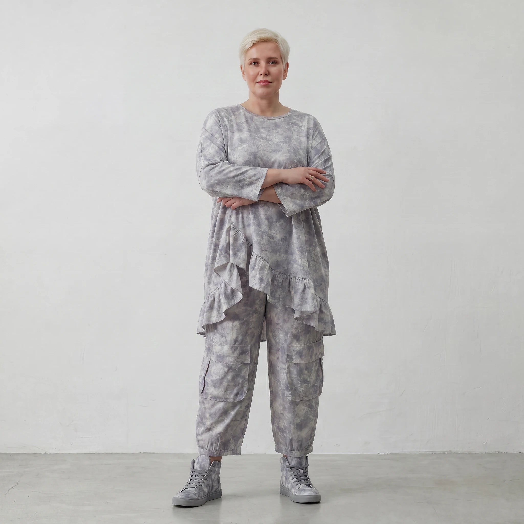 Leichtes Oversize Lagenlook Shirt in A-Form mit Popeline aus Baumwolle und Batikmuster, Grau