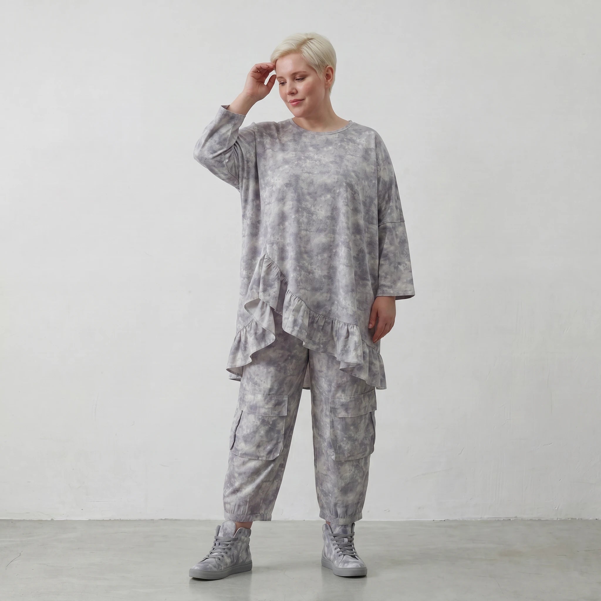 Leichtes Oversize Lagenlook Shirt in A-Form mit Popeline aus Baumwolle und Batikmuster, Grau