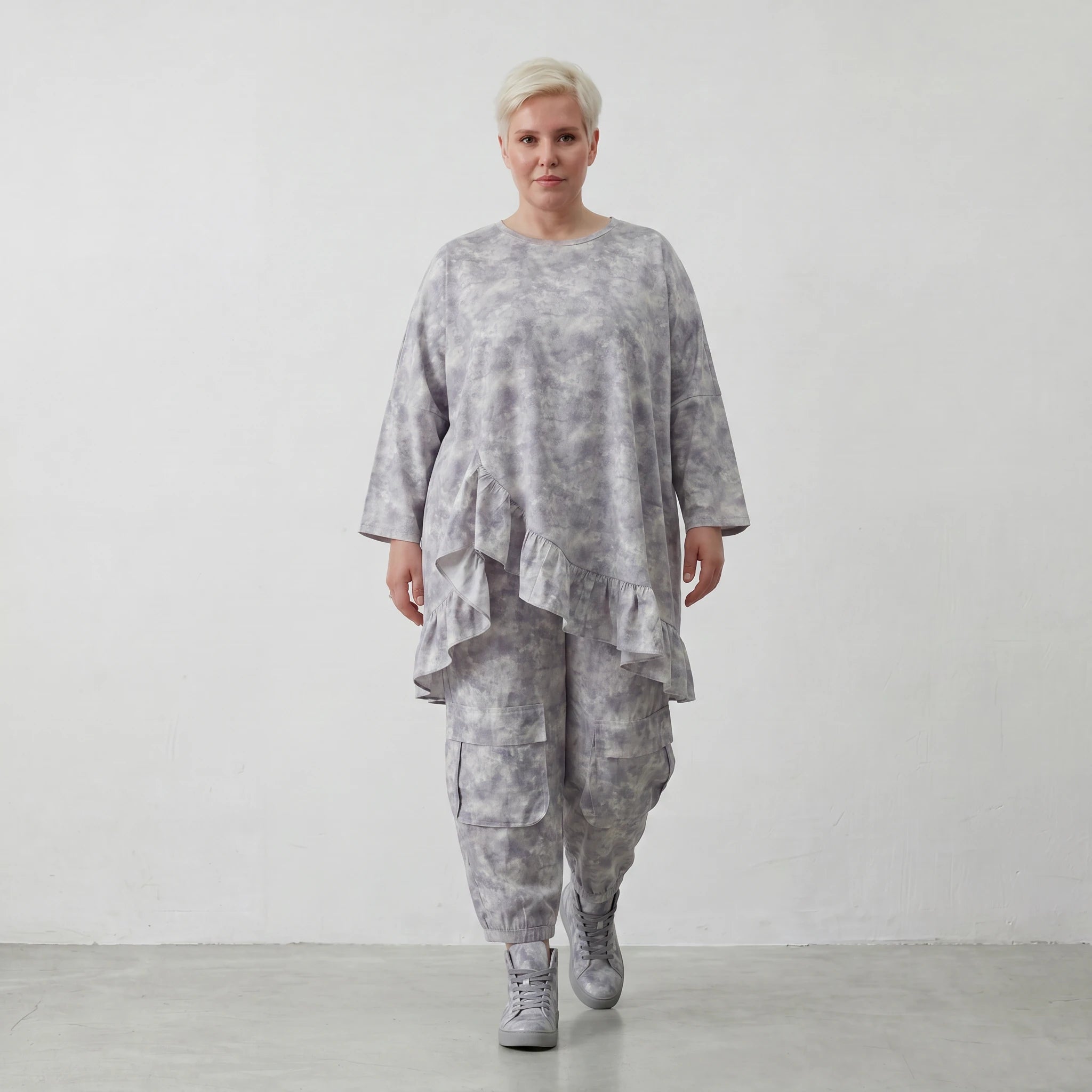 Leichtes Oversize Lagenlook Shirt in A-Form mit Popeline aus Baumwolle und Batikmuster, Grau