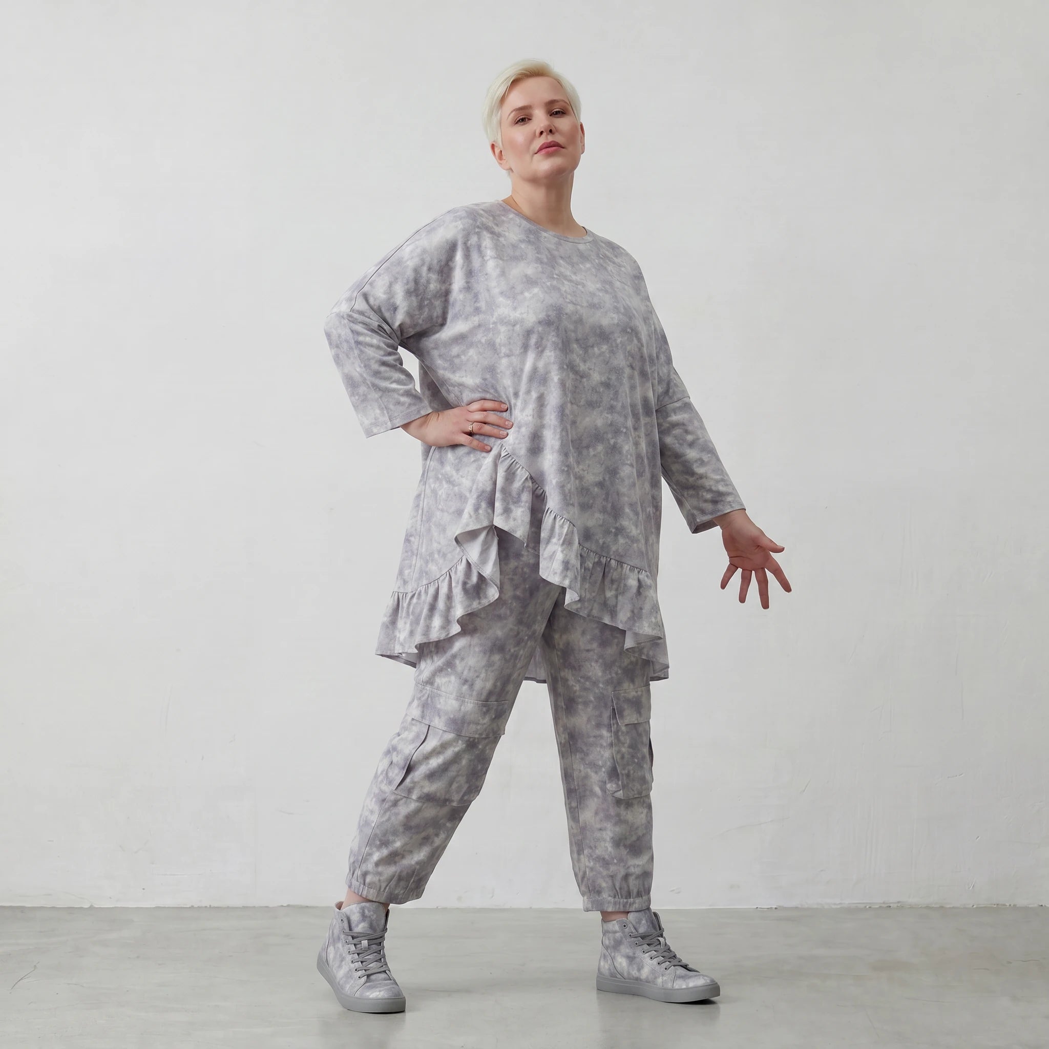 Leichtes Oversize Lagenlook Shirt in A-Form mit Popeline aus Baumwolle und Batikmuster, Grau