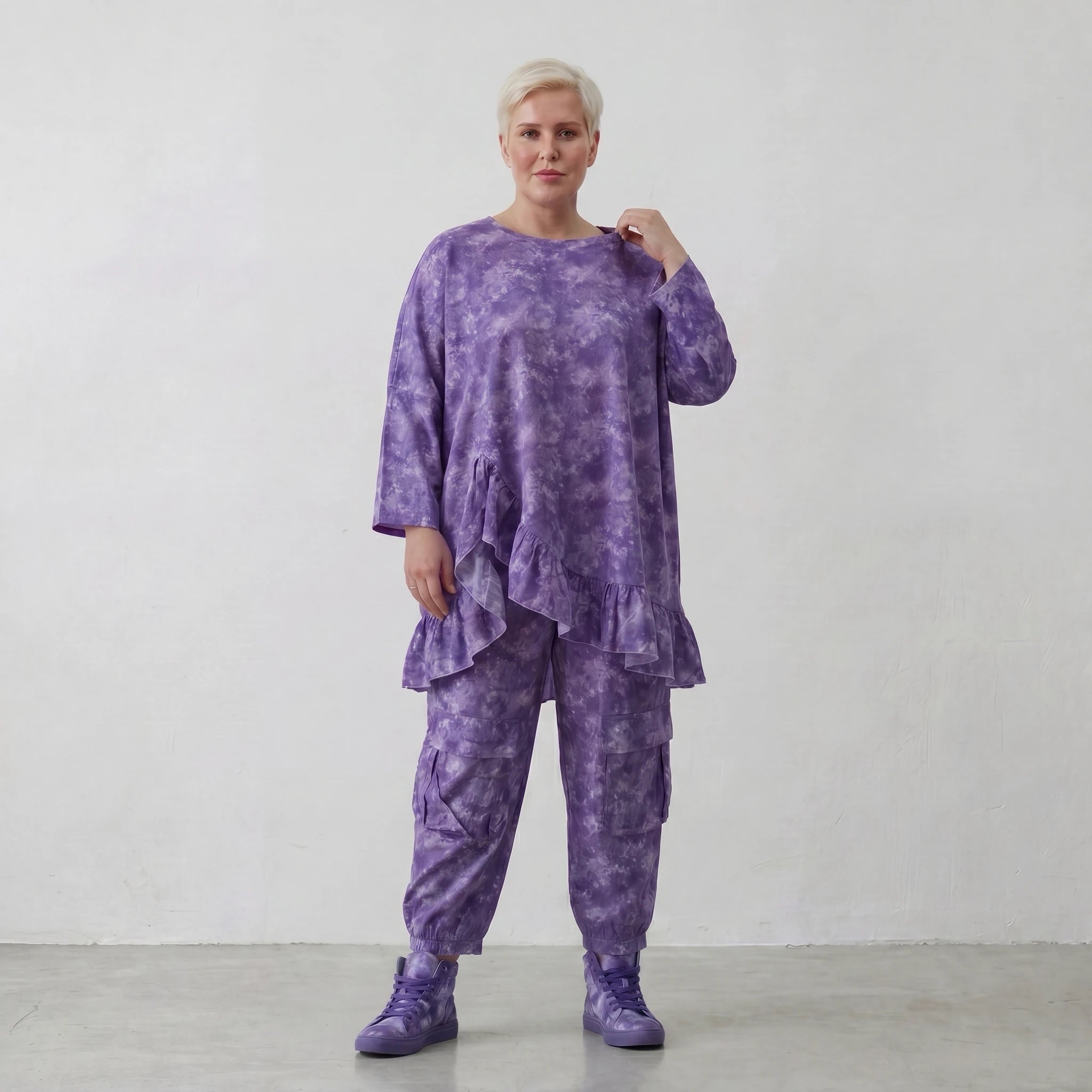 Zartes Oversize Shirt in A-Form aus feiner Baumwolle mit verspieltem Saum und Lagenlook Feeling, Lila