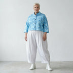 Luftige Popeline Jacke im kastigen Oversize Lagenlook mit Stehkragen und Batikmuster, Aquablau