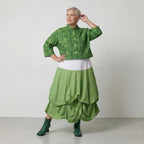 Kastige Kurzjacke aus leichter Baumwollpopeline im zeitlosen Lagenlook mit Batikmuster, Smaragdgrün