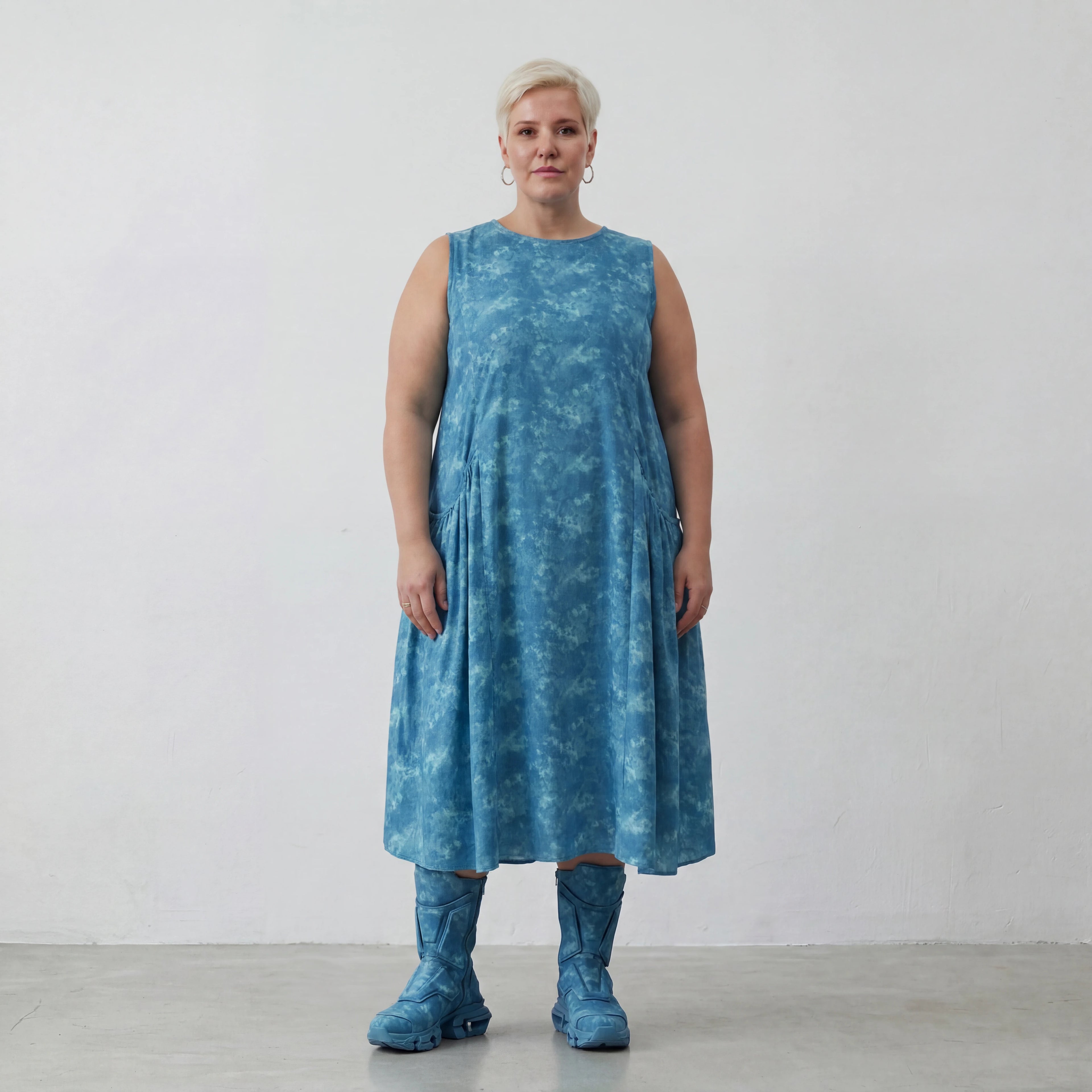 Luftiges Ballon Kleid aus feiner Baumwolle im ausgefallenen Lagenlook mit Batikmuster, Aquablau