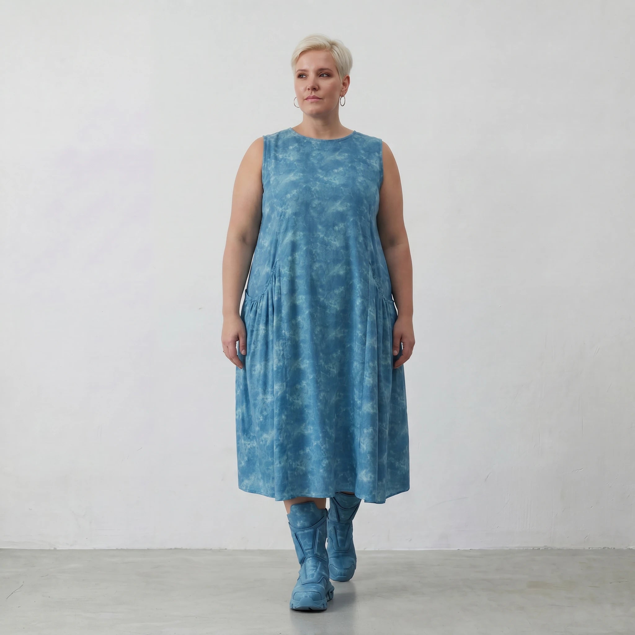 Luftiges Ballon Kleid aus feiner Baumwolle im ausgefallenen Lagenlook mit Batikmuster, Aquablau
