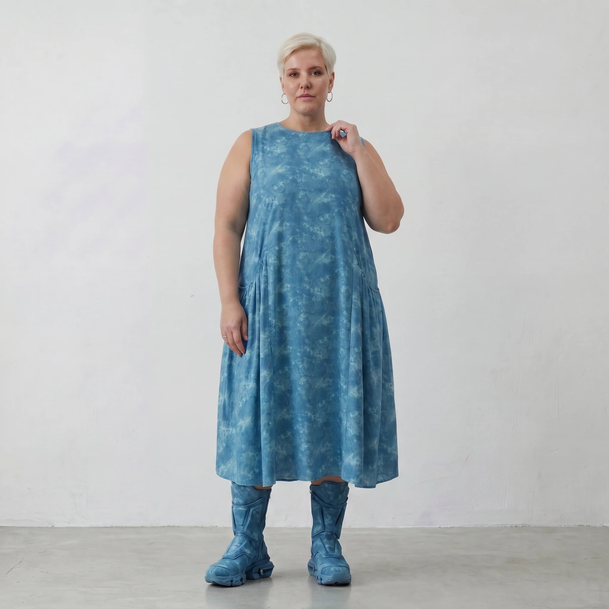 Luftiges Ballon Kleid aus feiner Baumwolle im ausgefallenen Lagenlook mit Batikmuster, Aquablau