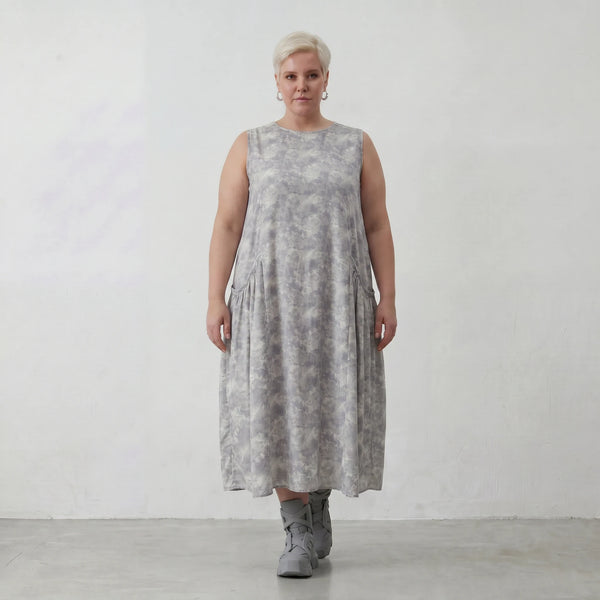 Luftiges Ballon Kleid aus feiner Baumwollpopeline mit zeitlosem Lagenlook und aufgesetzten Taschen, Grau