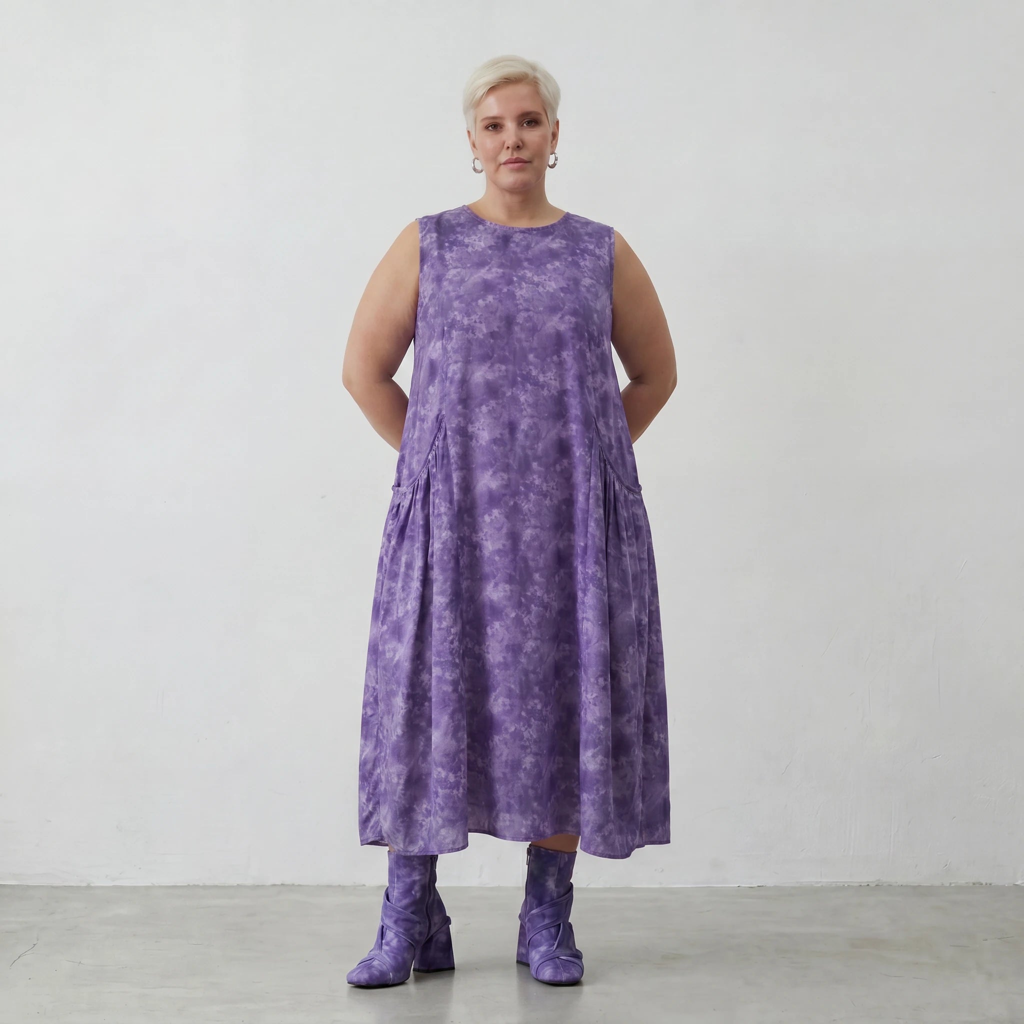 Luftiges Kleid in angesagtem Oversize Lagenlook aus feiner Baumwoll Popeline mit Batikmuster, Lila