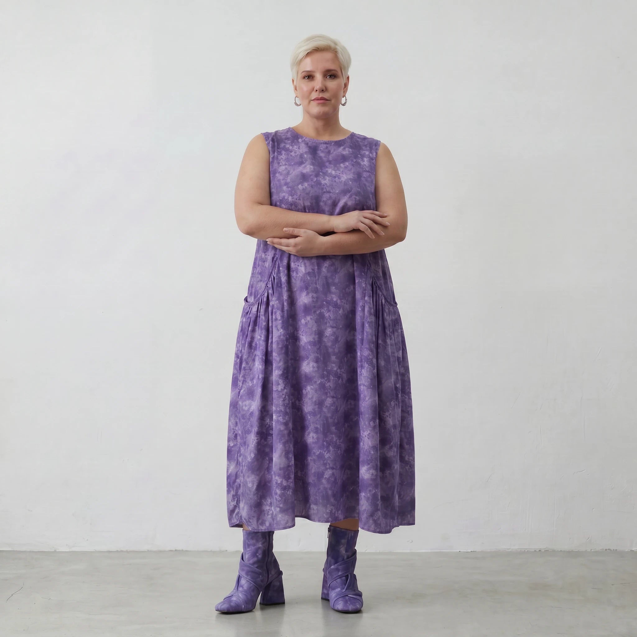 Luftiges Kleid in angesagtem Oversize Lagenlook aus feiner Baumwoll Popeline mit Batikmuster, Lila