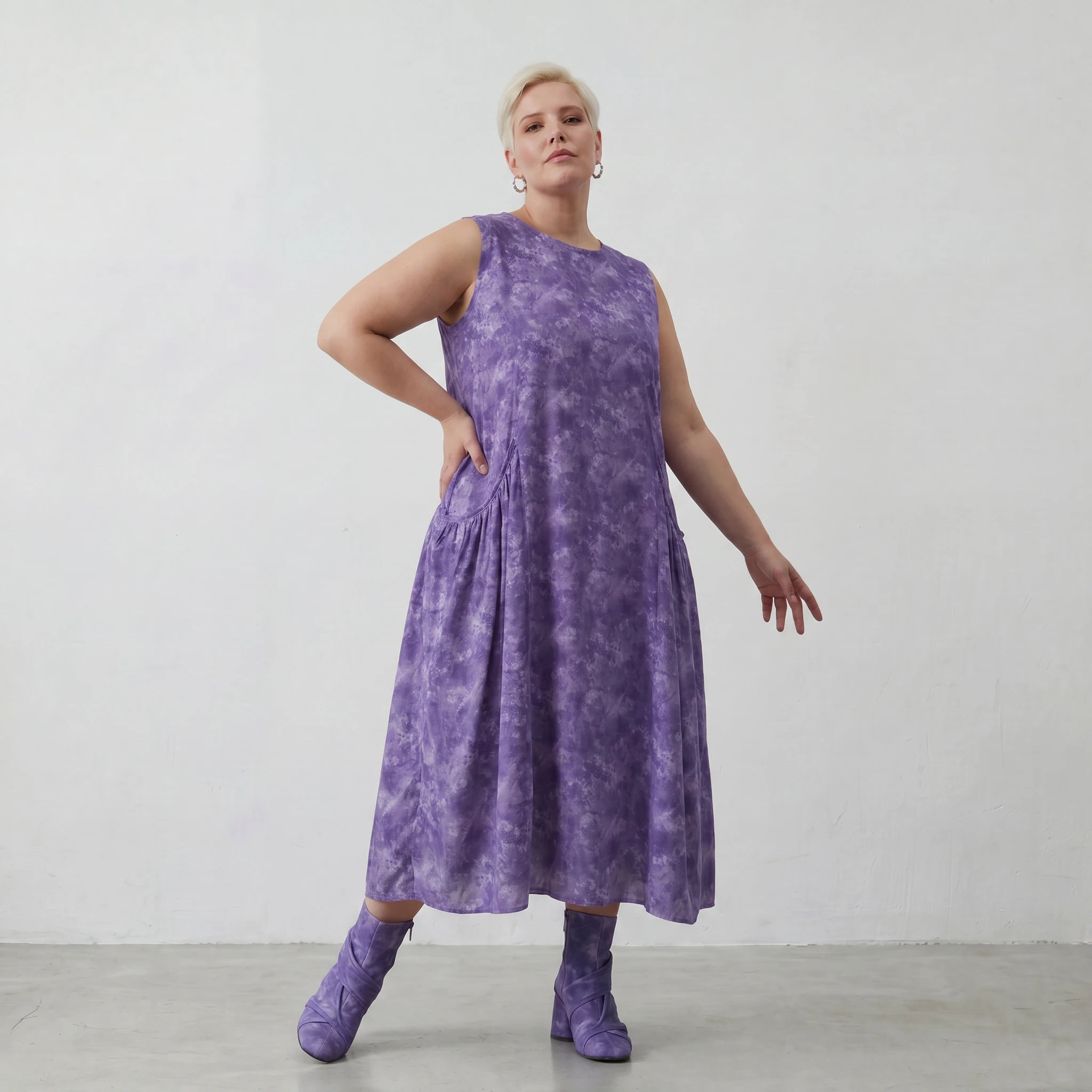 Luftiges Kleid in angesagtem Oversize Lagenlook aus feiner Baumwoll Popeline mit Batikmuster, Lila