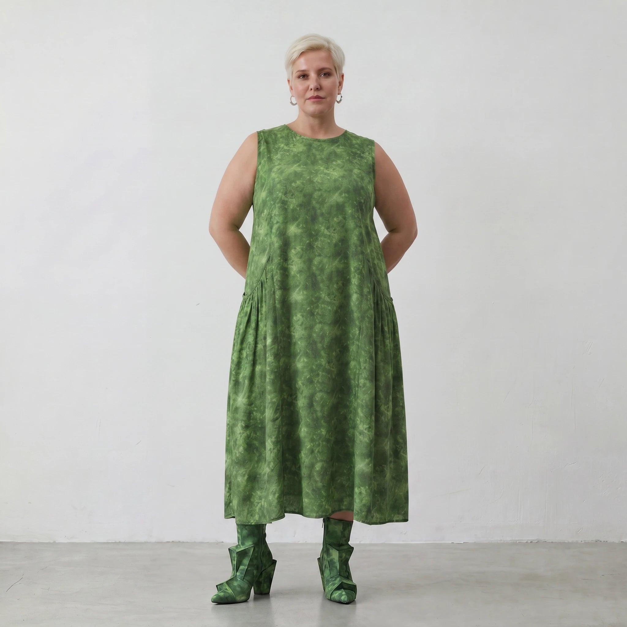 Ausgefallenes Ballon Kleid im zeitlosen Lagenlook aus leichter Baumwolle mit Batik Muster, Smaragdgrün