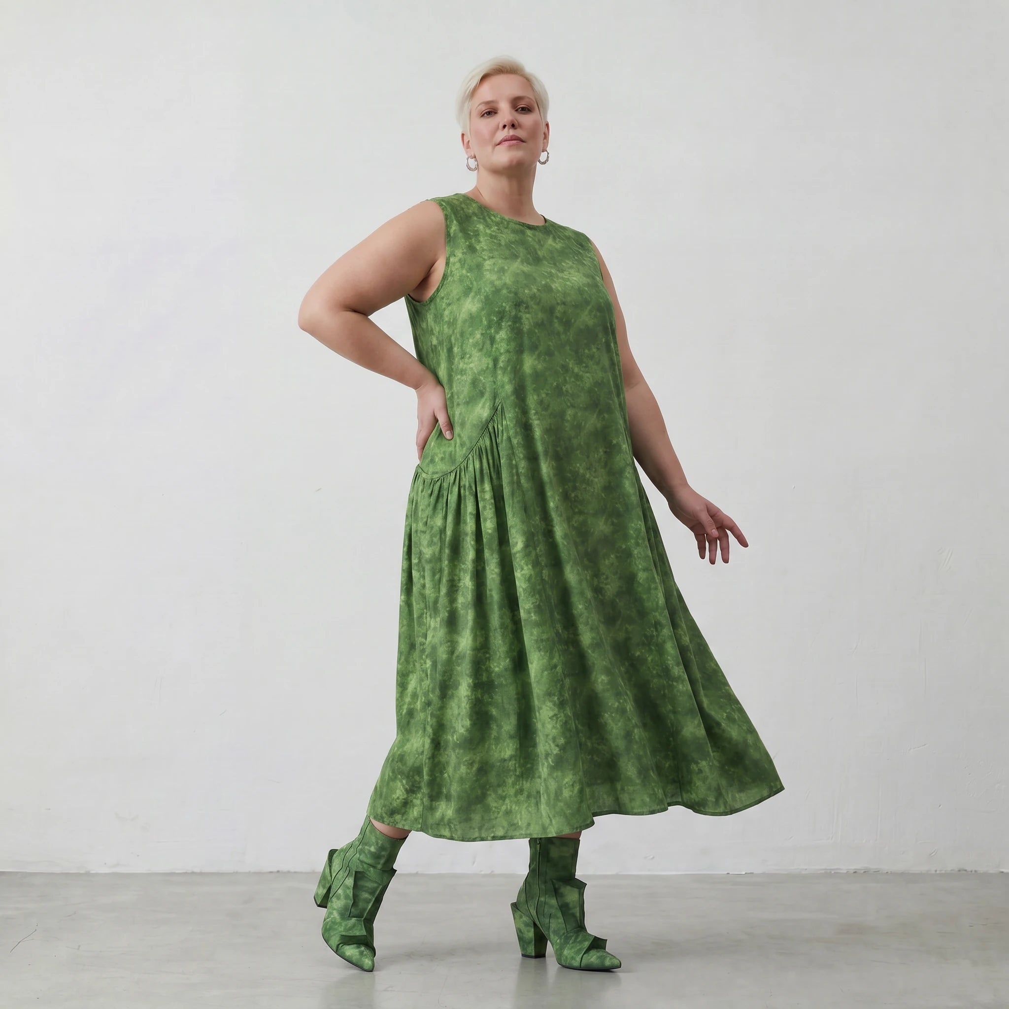 Ausgefallenes Ballon Kleid im zeitlosen Lagenlook aus leichter Baumwolle mit Batik Muster, Smaragdgrün