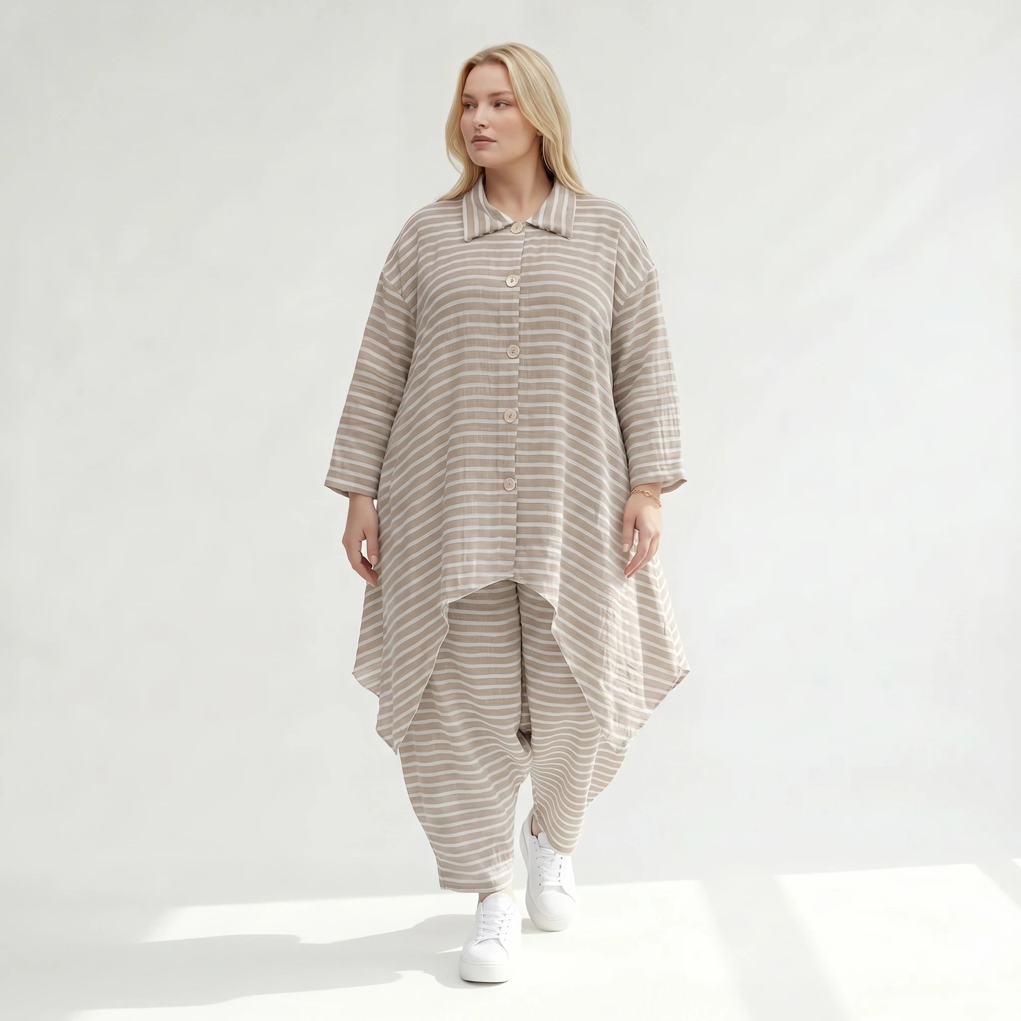 Leicht luftige Oversize Zipfeljacke im ausgefallenen Lagenlook mit Streifen und Taschen, Sand/Weiß
