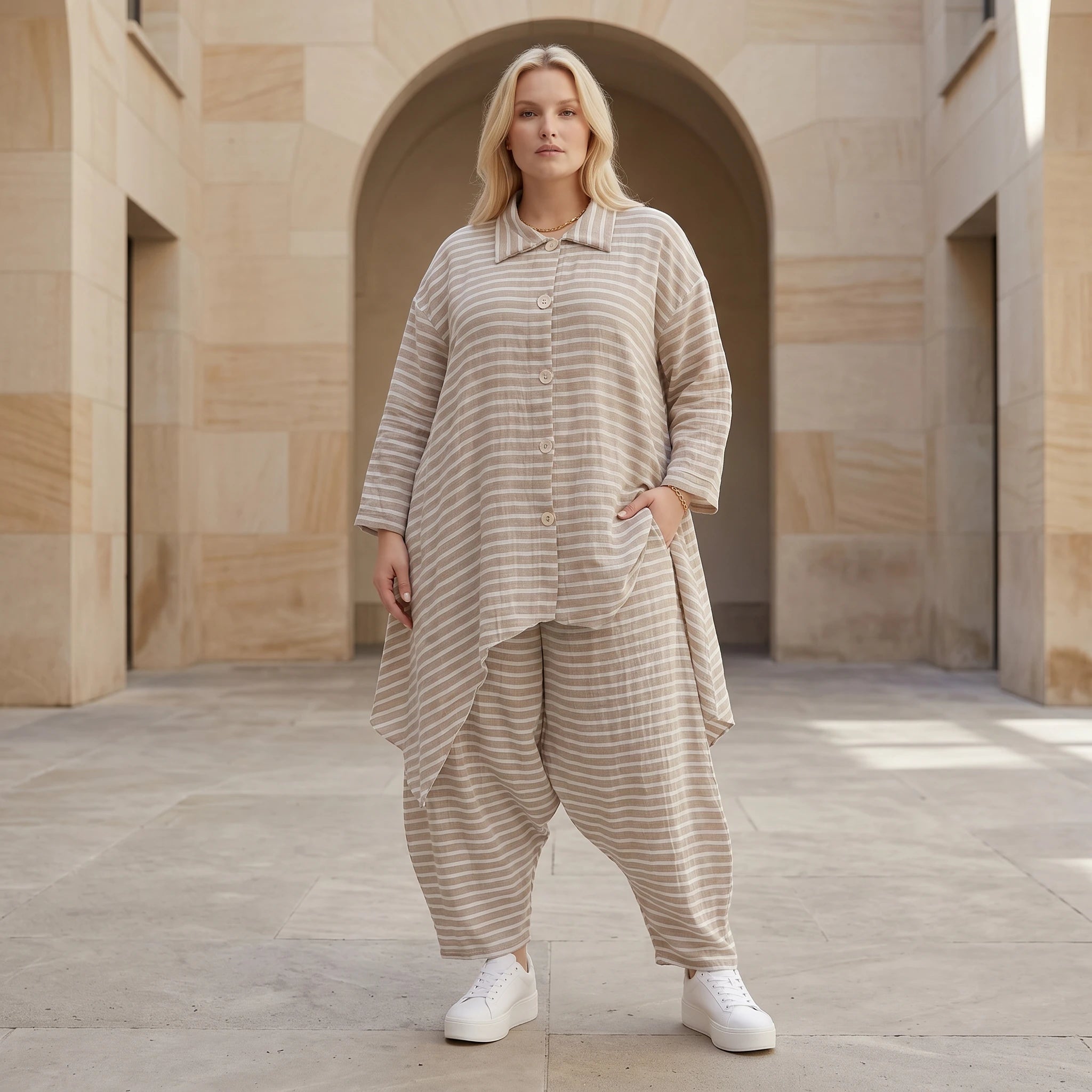 Leicht luftige Oversize Zipfeljacke im ausgefallenen Lagenlook mit Streifen und Taschen, Sand/Weiß