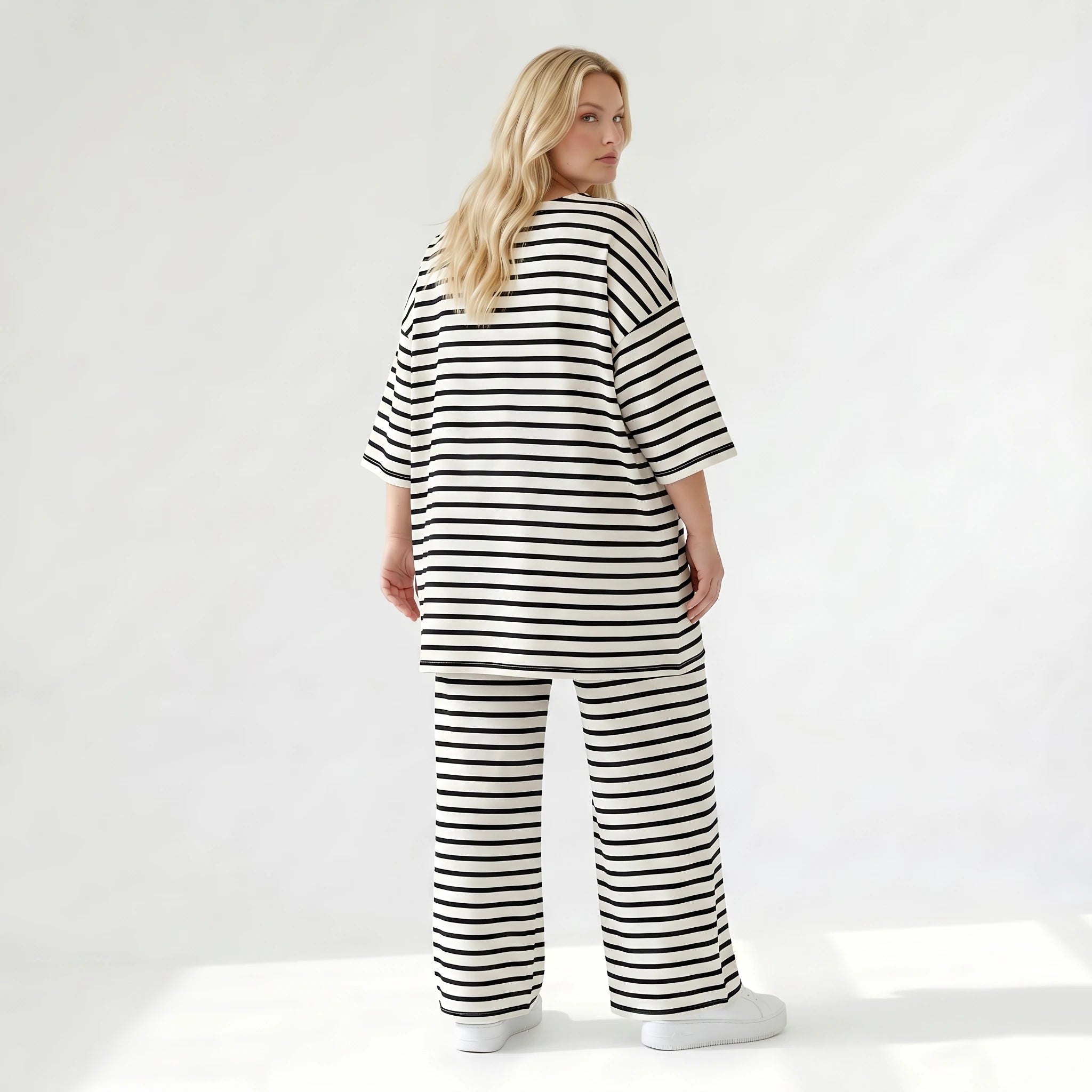 Stilvolle Lagenlook Hose mit weitem Bein Schlitz aus weichem Jersey im angesagten Streifen Design, Weiß/Schwarz