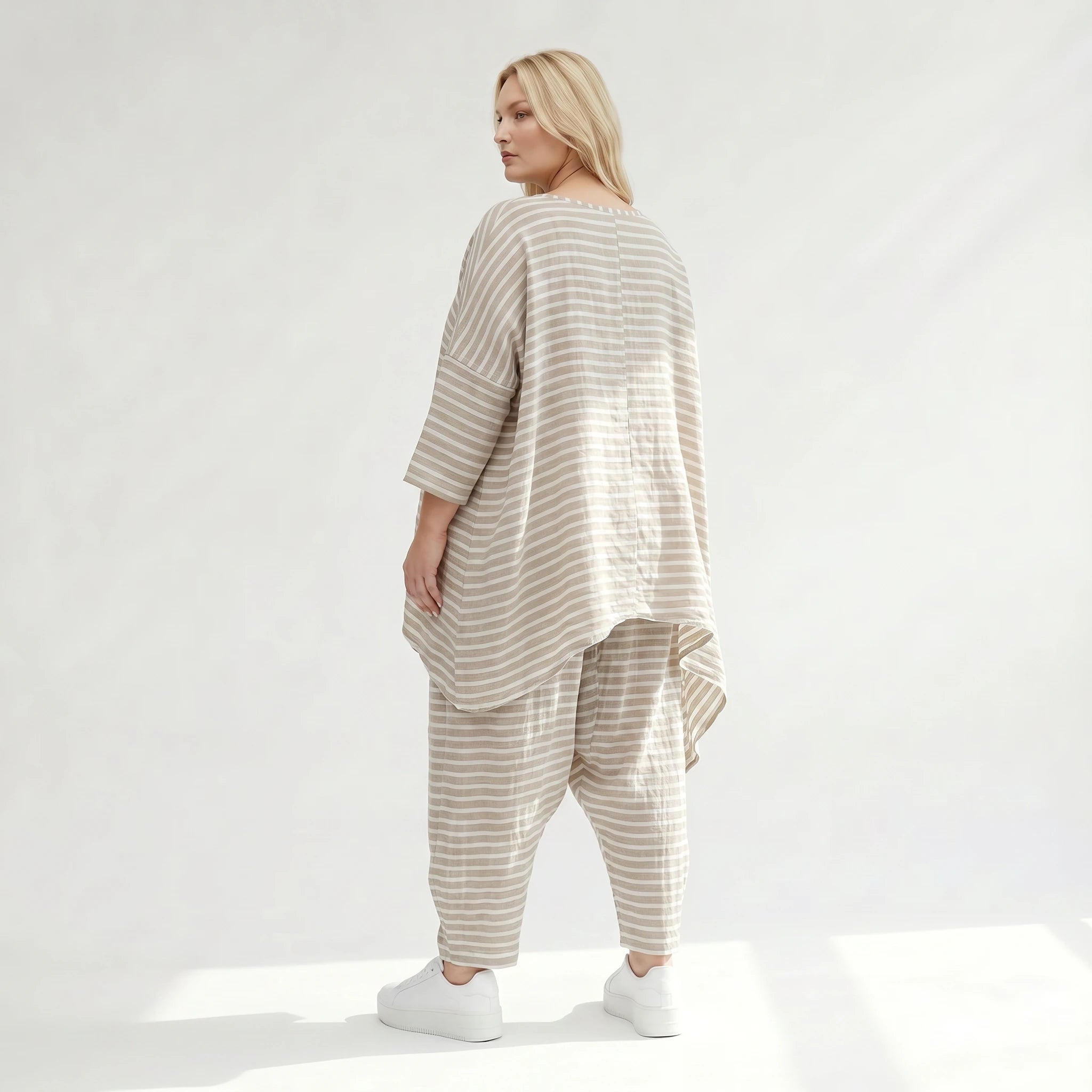 Asymmetrisches Shirt im ausgefallenen Lagenlook mit legerem Crash-Effekt aus Leinen Optik, Sand/Weiß