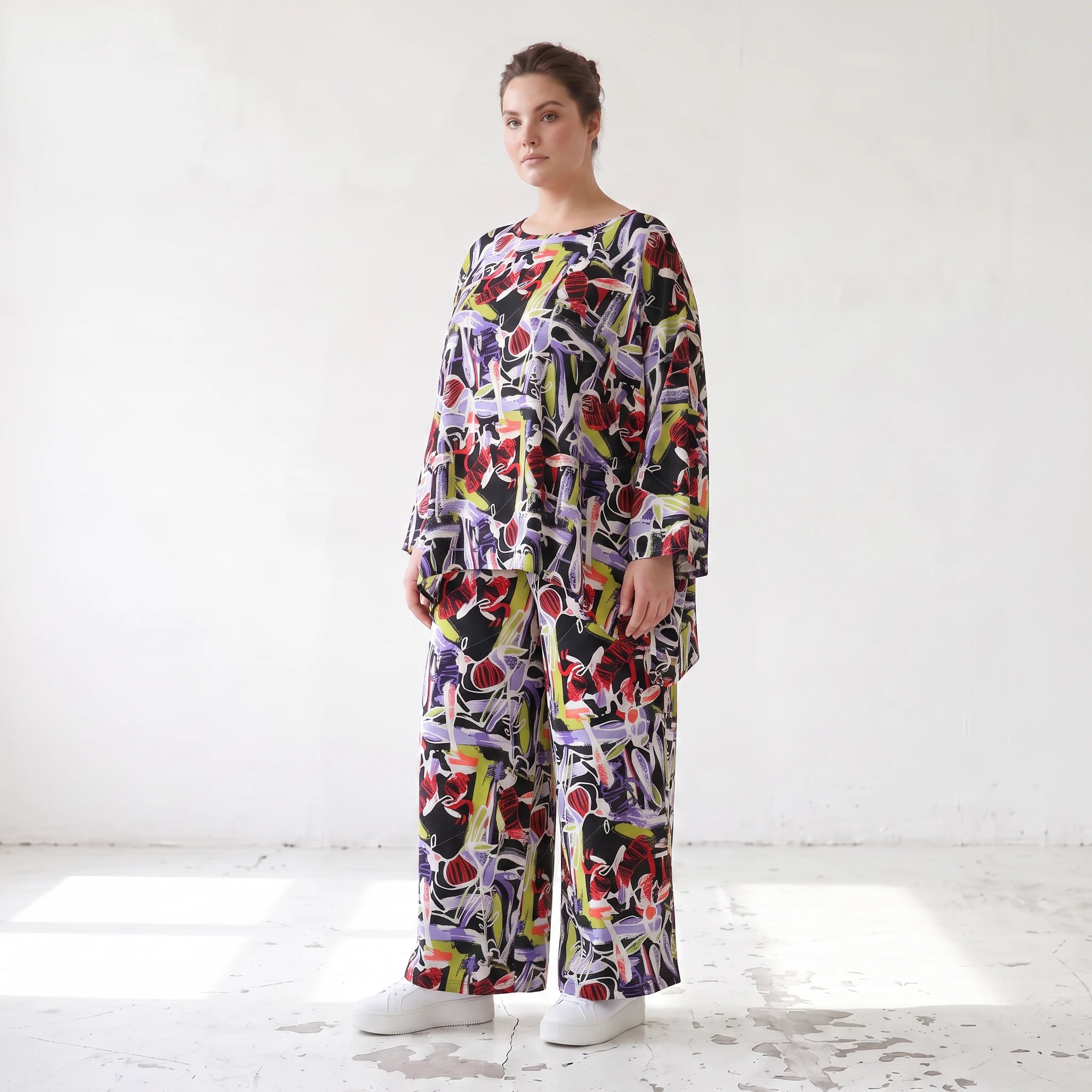 Oversized Shirt aus leichter Viskose Popeline in Lila mit Rundhals und lässigem Schnitt