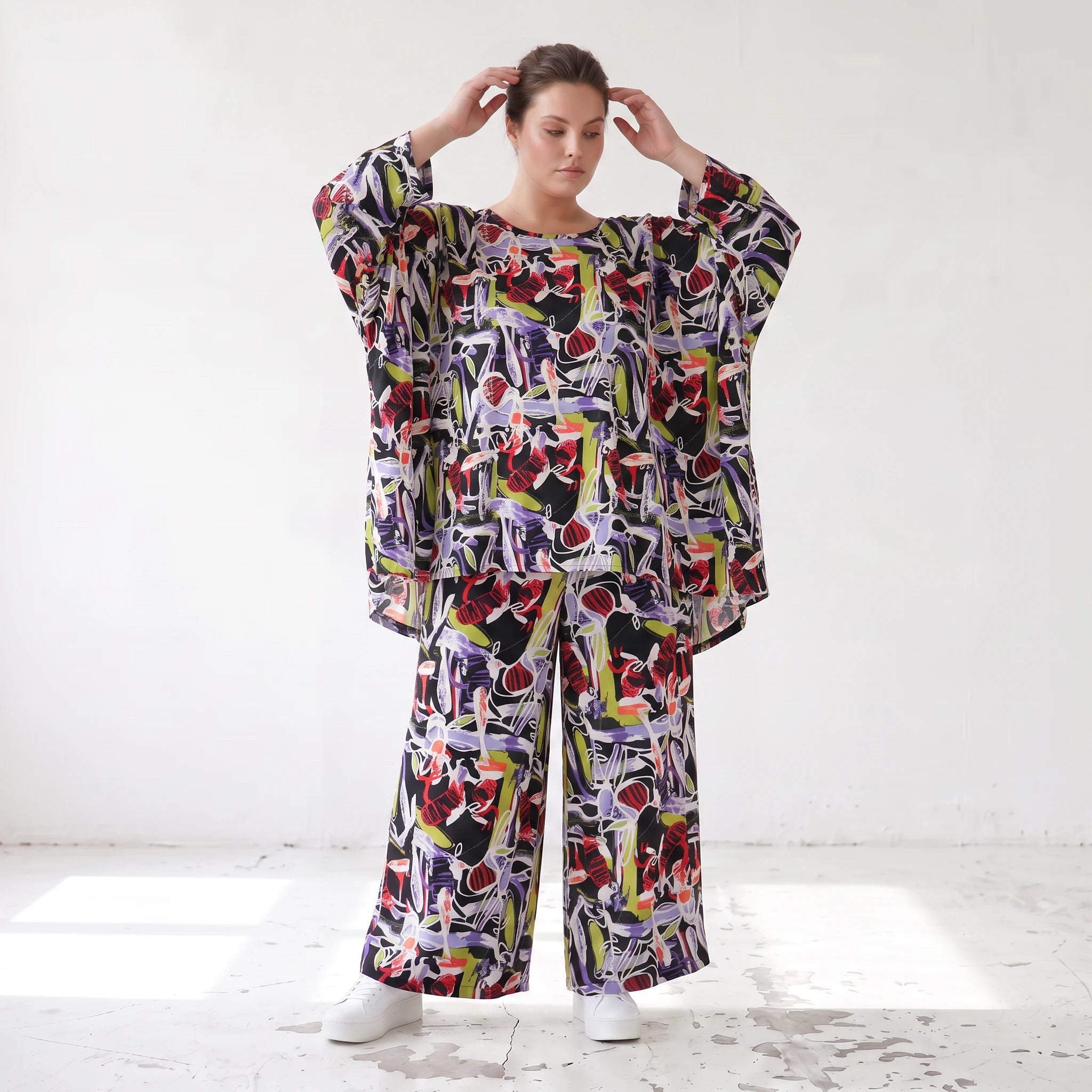 Oversized Shirt aus leichter Viskose Popeline in Lila mit Rundhals und lässigem Schnitt