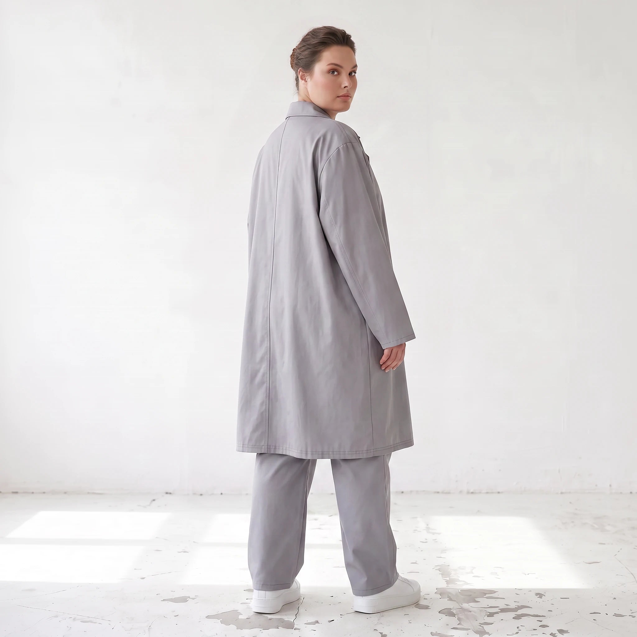Grauer Bengaline Mantel locker oversize luftig mit Hemdkragen elastisch und zeitlos grau