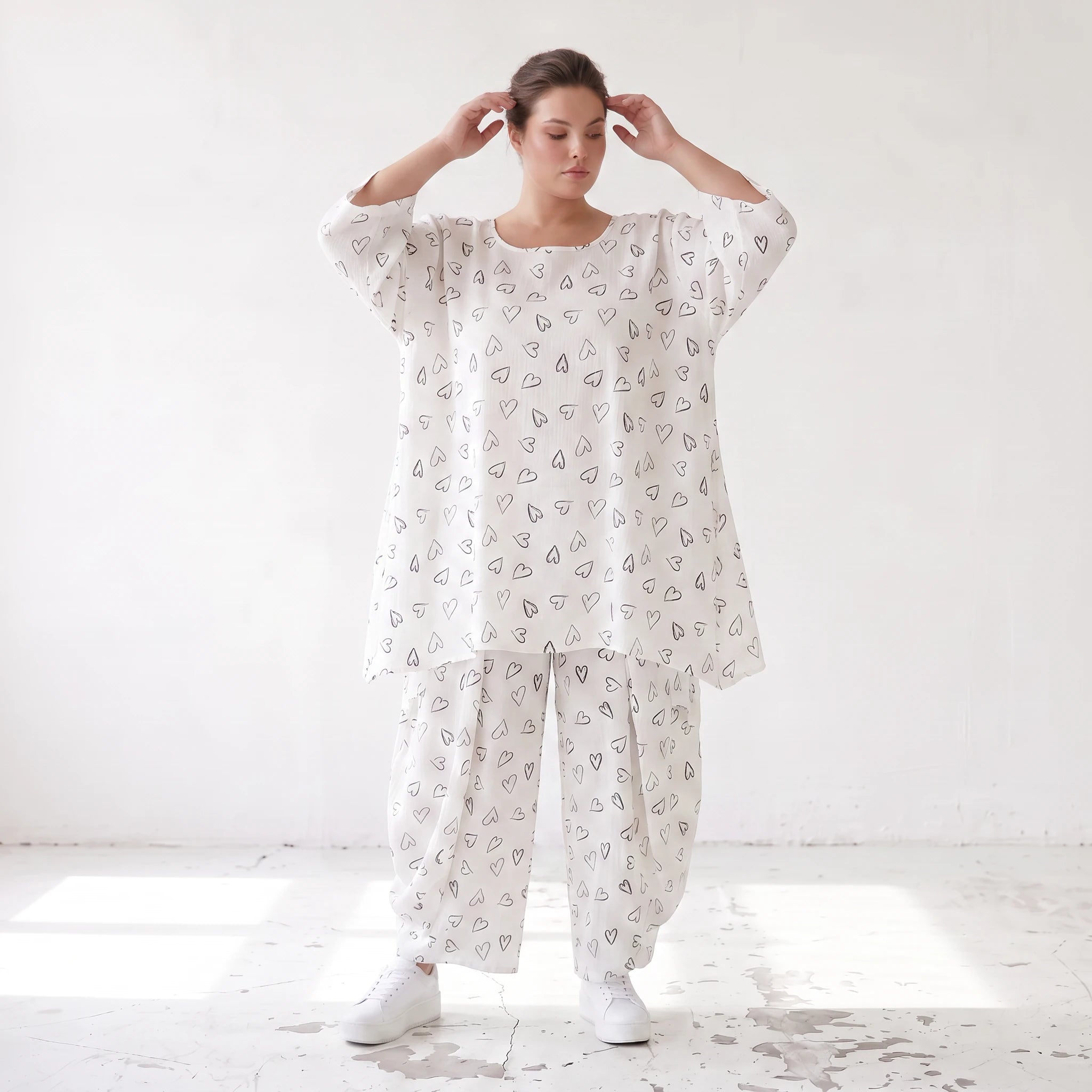 Mousseline Shirt in Weiß und Schwarz mit femininer A-Linie 3/4-Arm und Rundhalsausschnitt