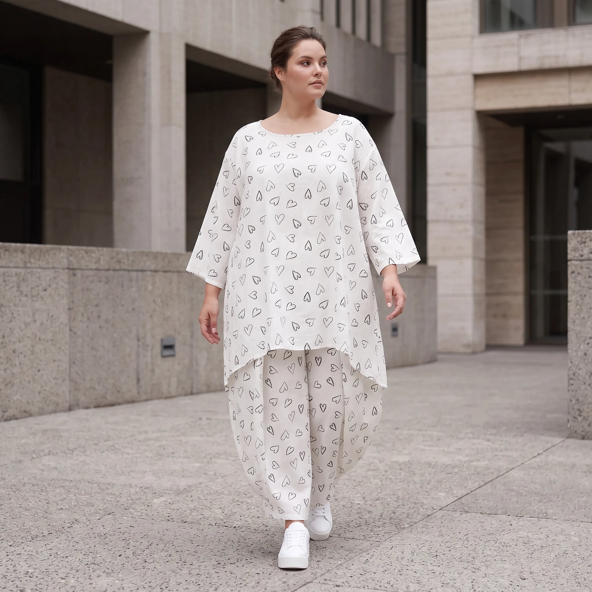 Mousseline Shirt in Weiß und Schwarz mit femininer A-Linie 3/4-Arm und Rundhalsausschnitt