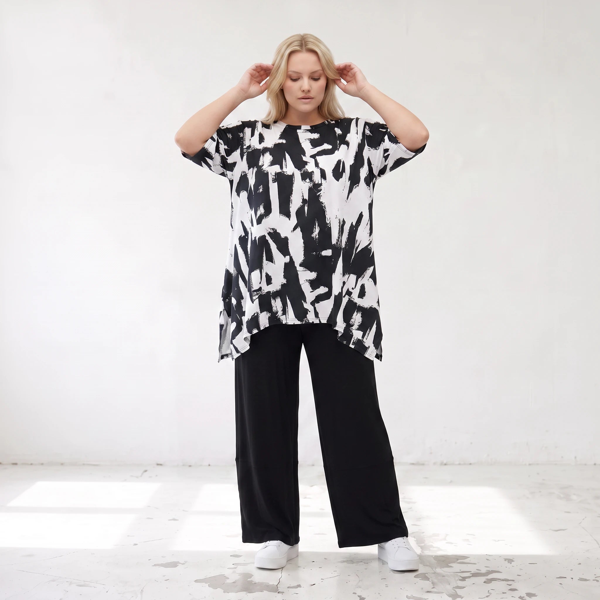 Damen Shirt Lagenlook Baumwolle Schwarz/Weiß, A-Linie, Kurzarm, Seitenschlitze, Oversize große Größen – Funky Diva