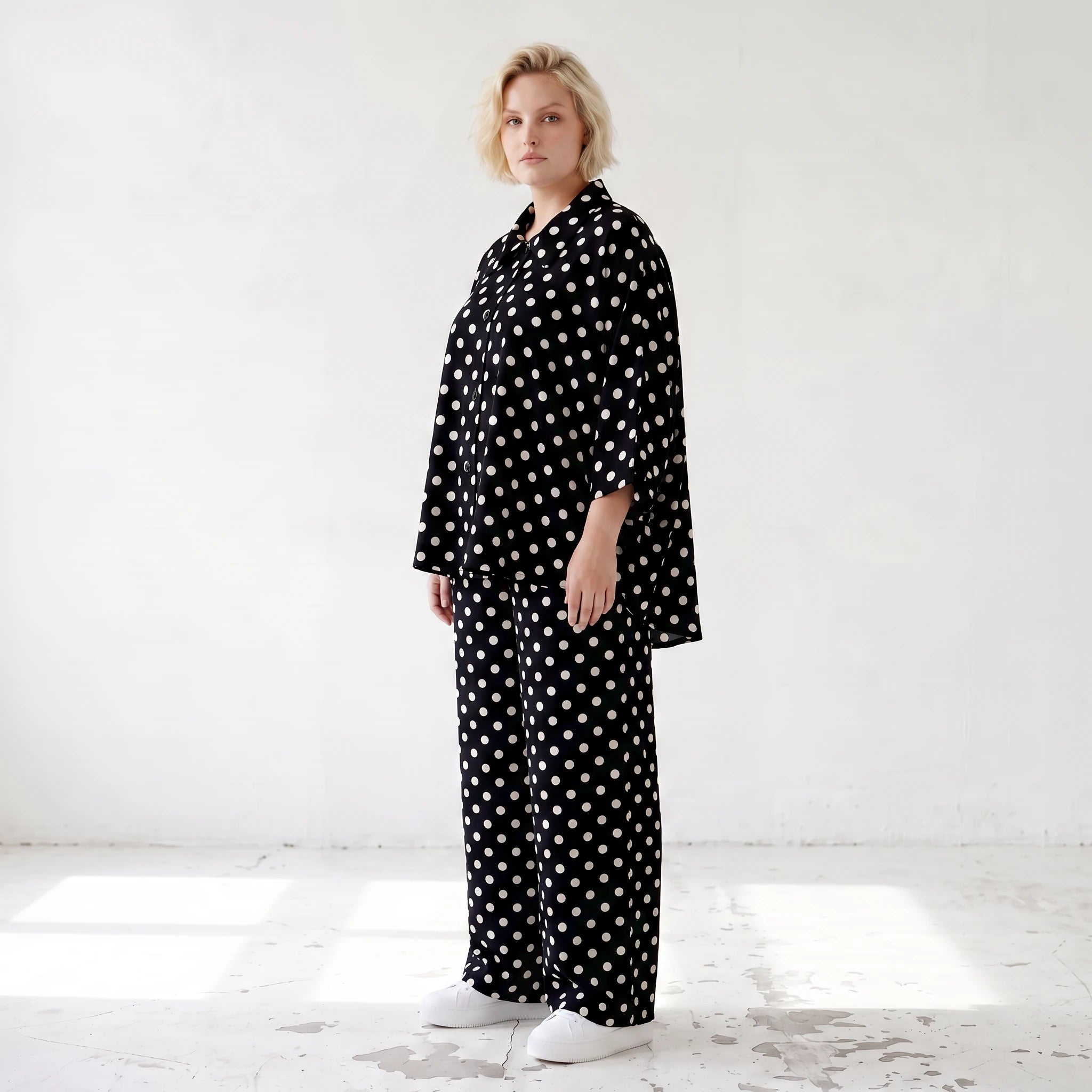 Damen Bluse Lagenlook Viskose Schwarz/Weiß, Punkte, Kurzarm, Knopfleiste, Oversize große Größen – AKH Premium